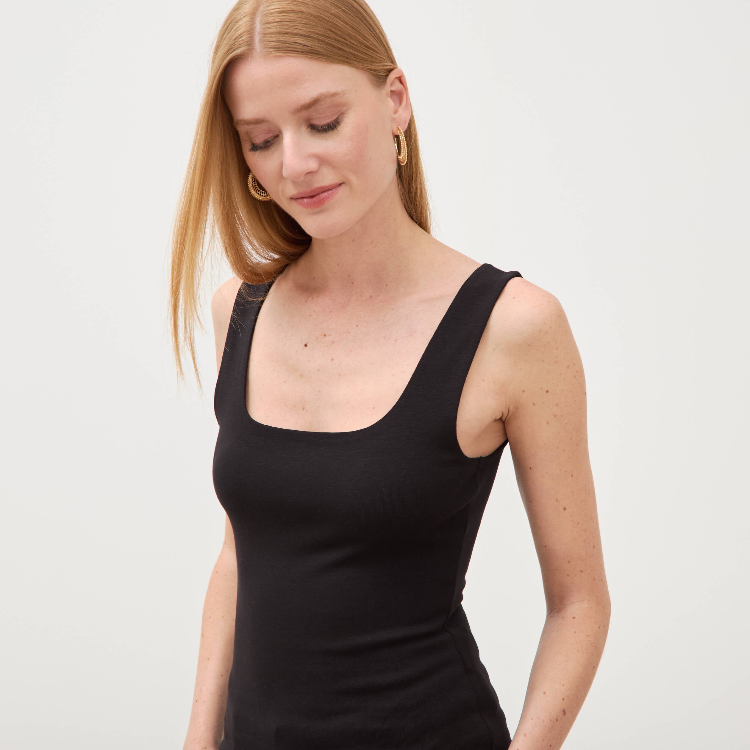 D&eacute;bardeur ajust&eacute; col carr&eacute; noir femme