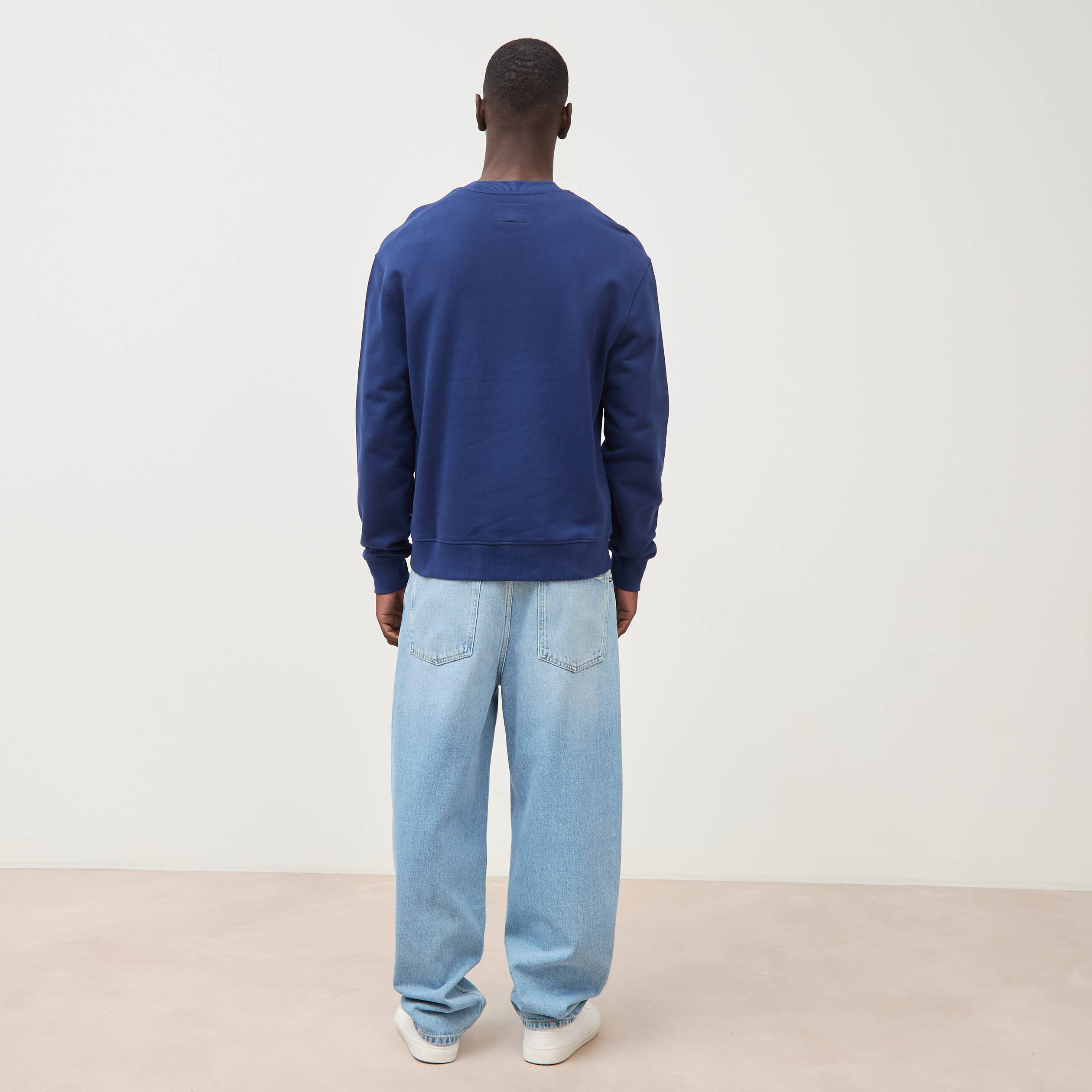 Sweat droit col rond brod&eacute; en coton bleu fonc&eacute; homme