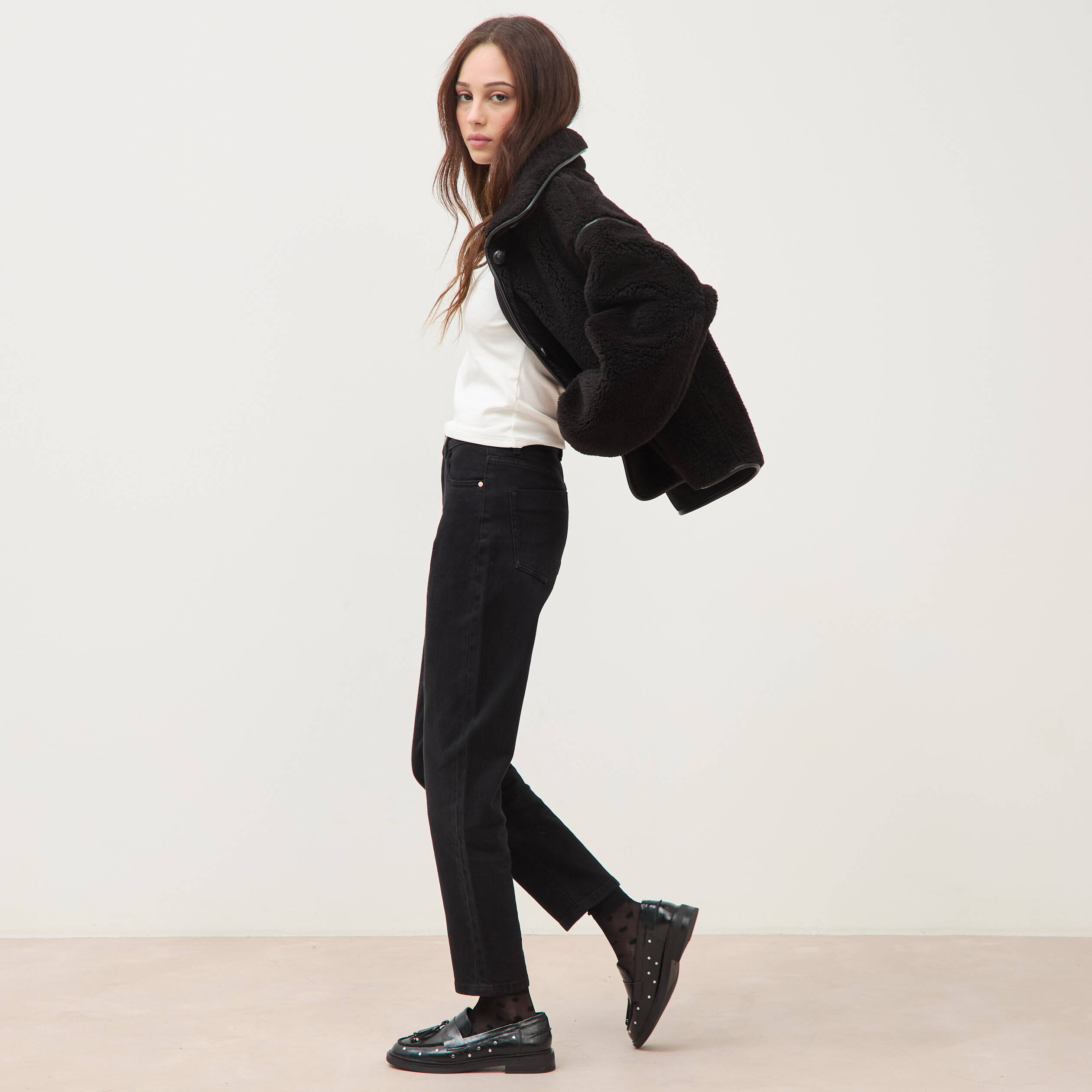 Manteau court oversize sherpa noir femme