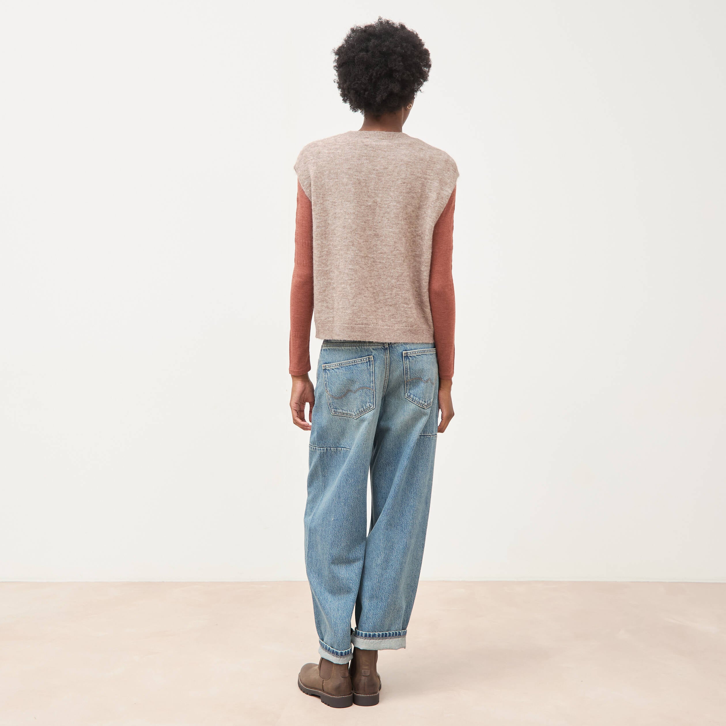 Pull droit court sans manches col rond marron clair femme