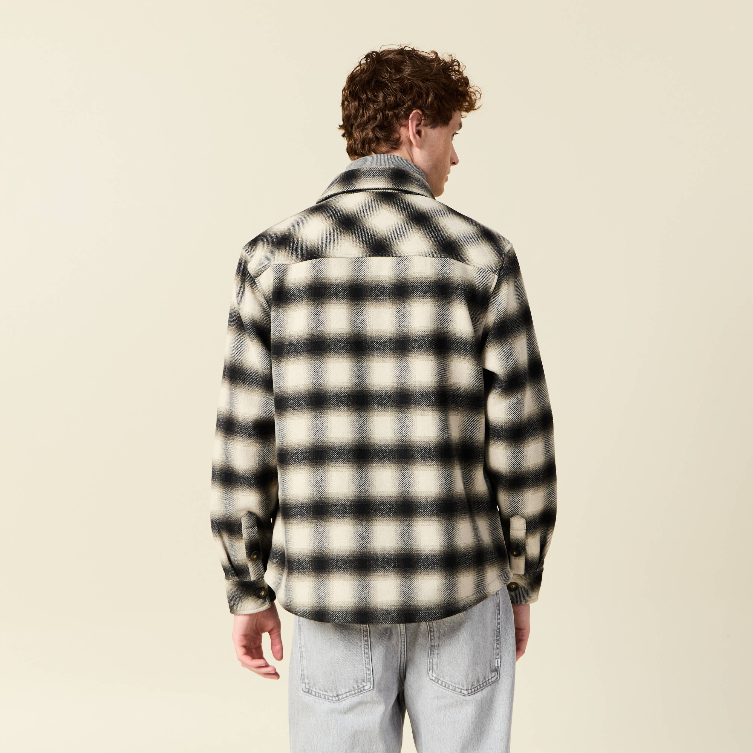 Surchemise oversize courte doubl&eacute;e vert kaki homme