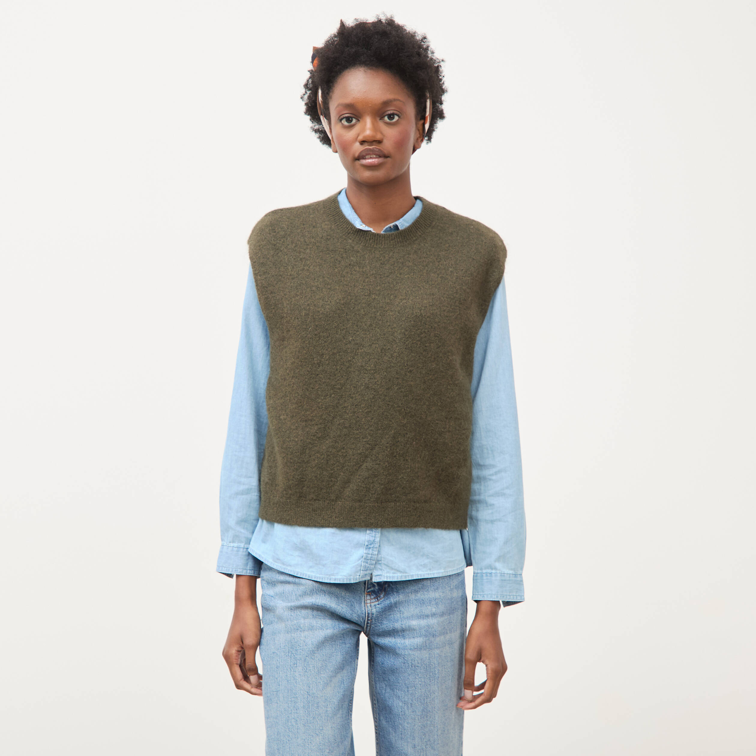 Pull droit court sans manches col rond vert olive femme