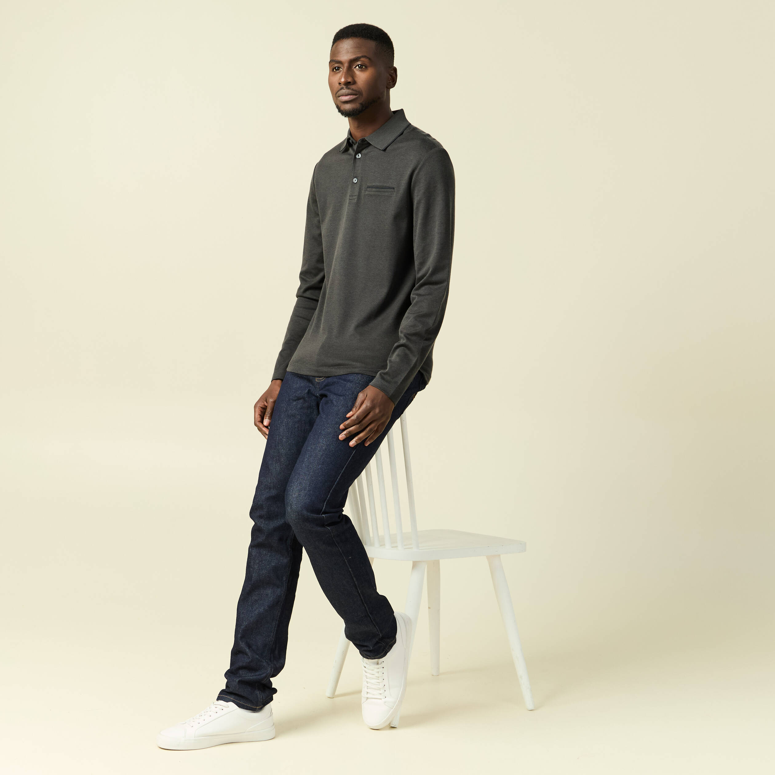 Polo cintr&eacute; manches longues noir homme