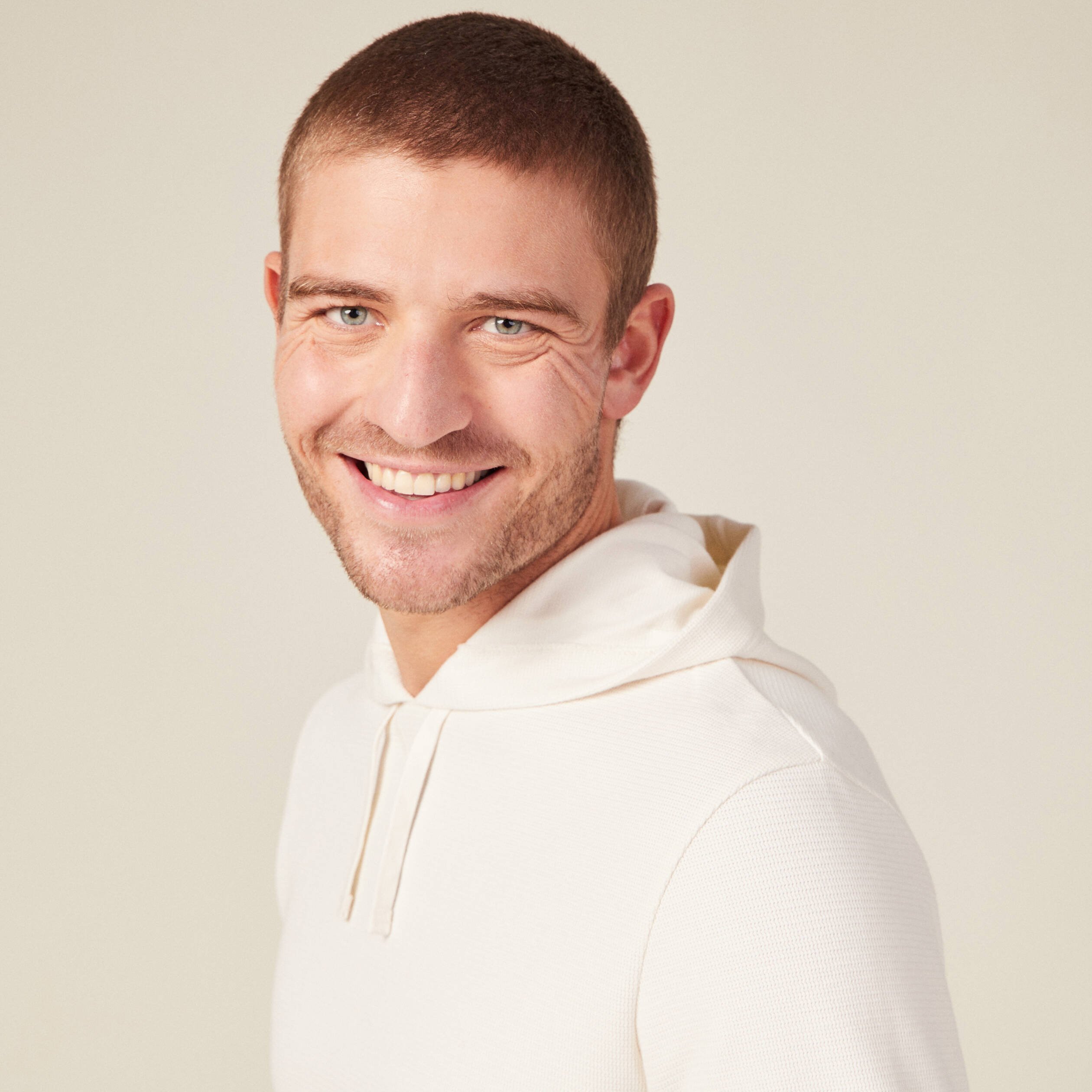 t shirt a capuche ecru homme T-shirt à capuche ecru homme