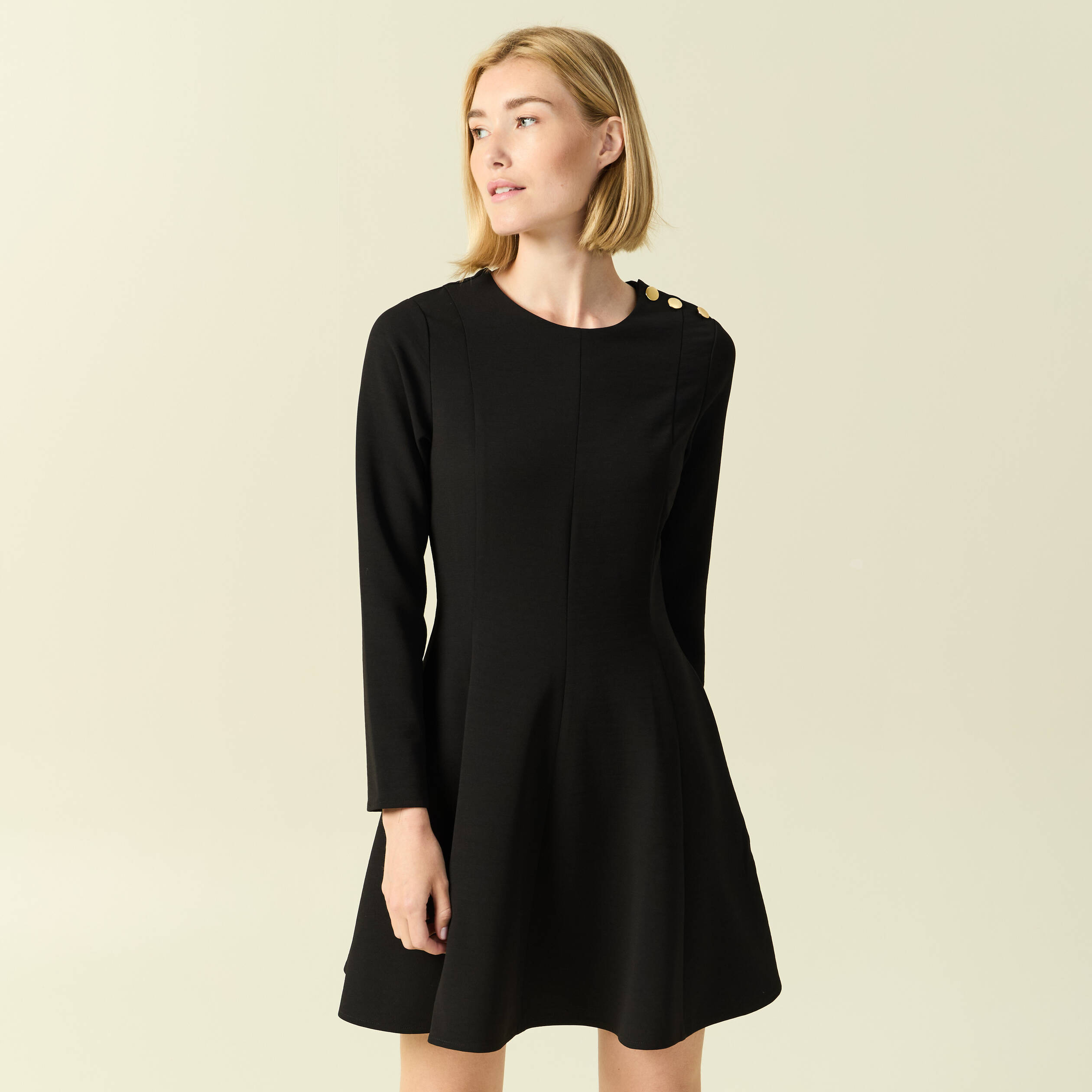 Robe fluide manches longues col rond noir femme