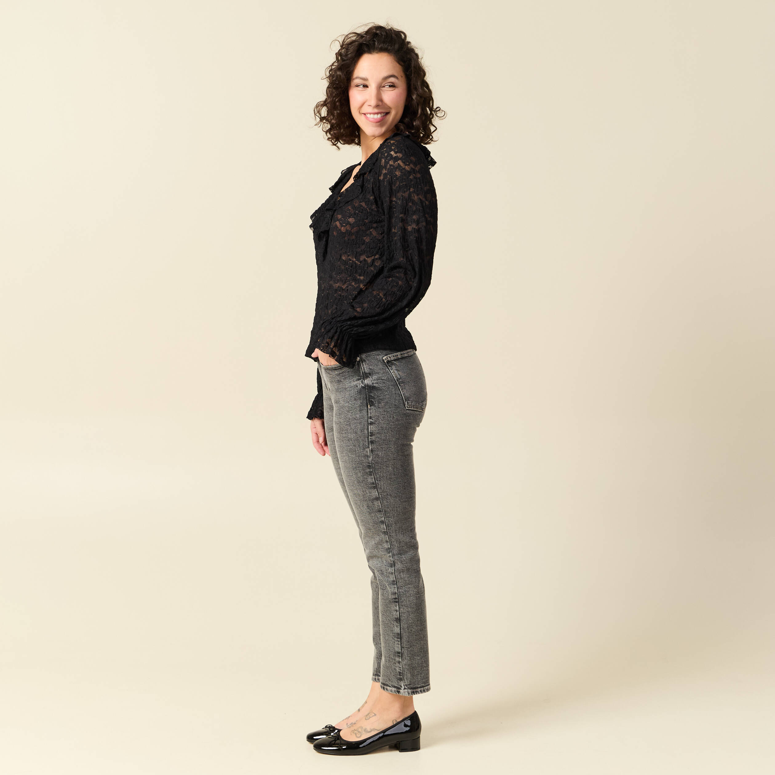 Blouse droite courte manches longues noir femme