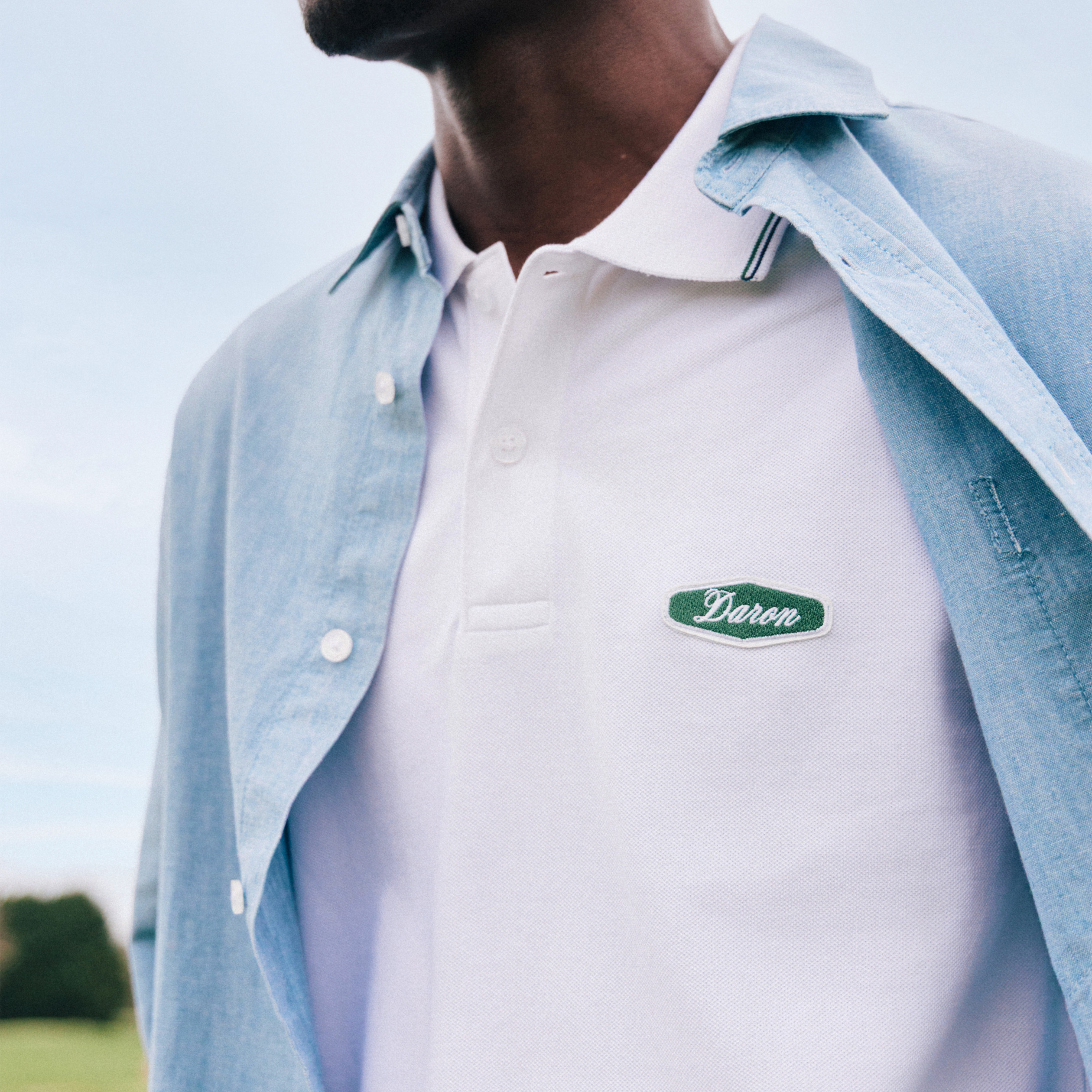 Polo cintr&eacute; en coton manches courtes blanc homme