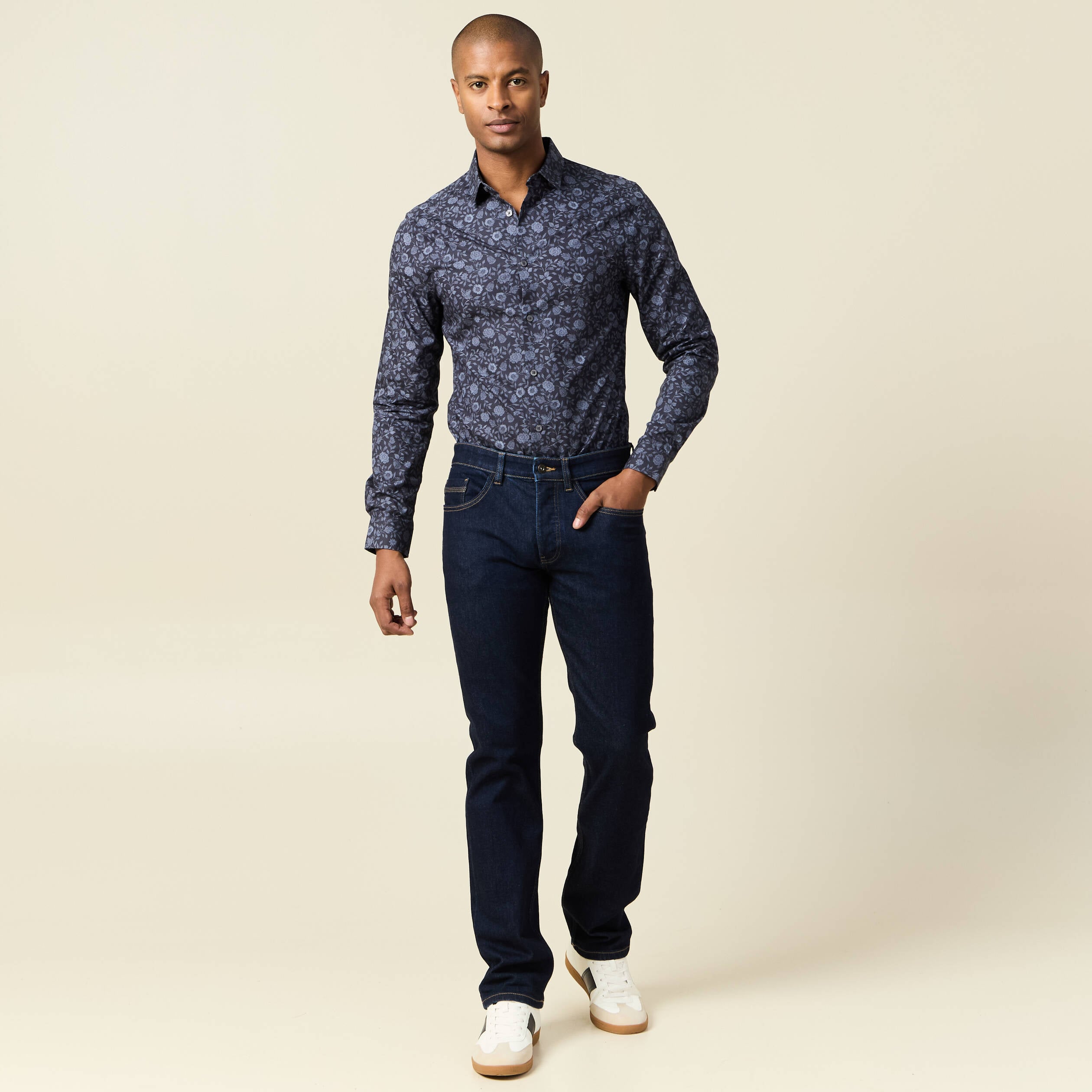 Chemise cintr&eacute;e en coton manches longues bleu marine homme