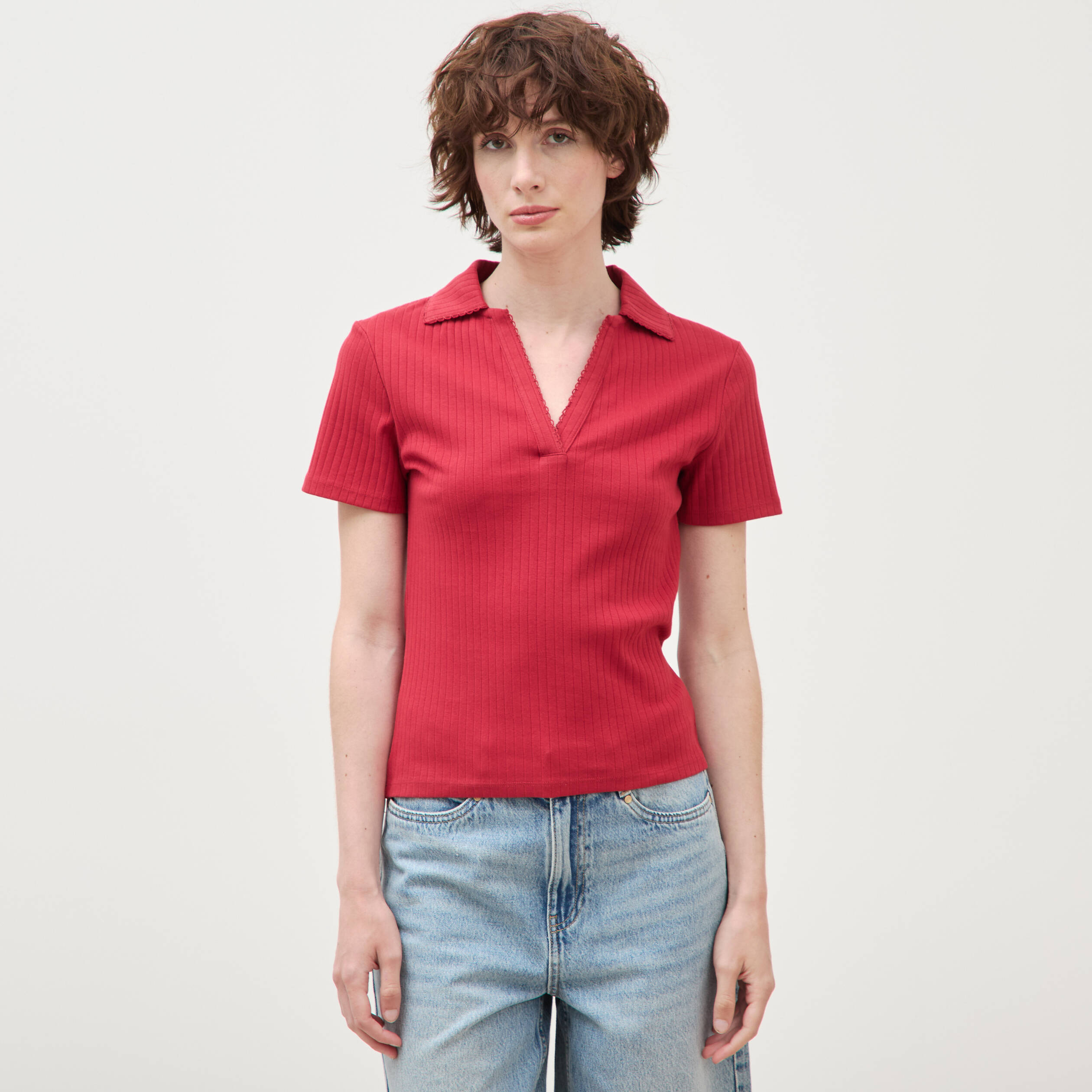 T-shirt polo ajust&eacute; c&ocirc;tel&eacute; en coton bordeaux femme
