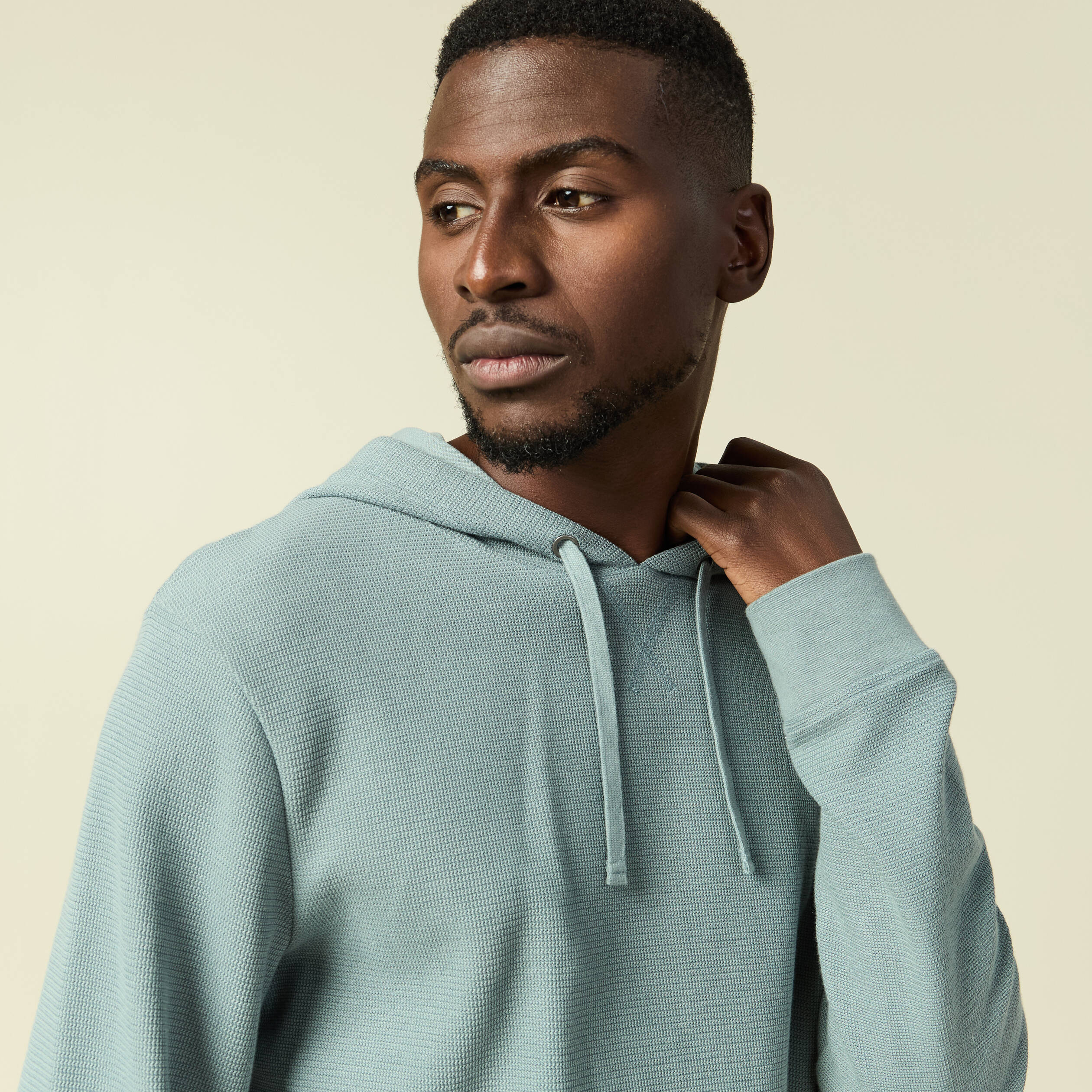 T-shirt &agrave; capuche bleu gris homme