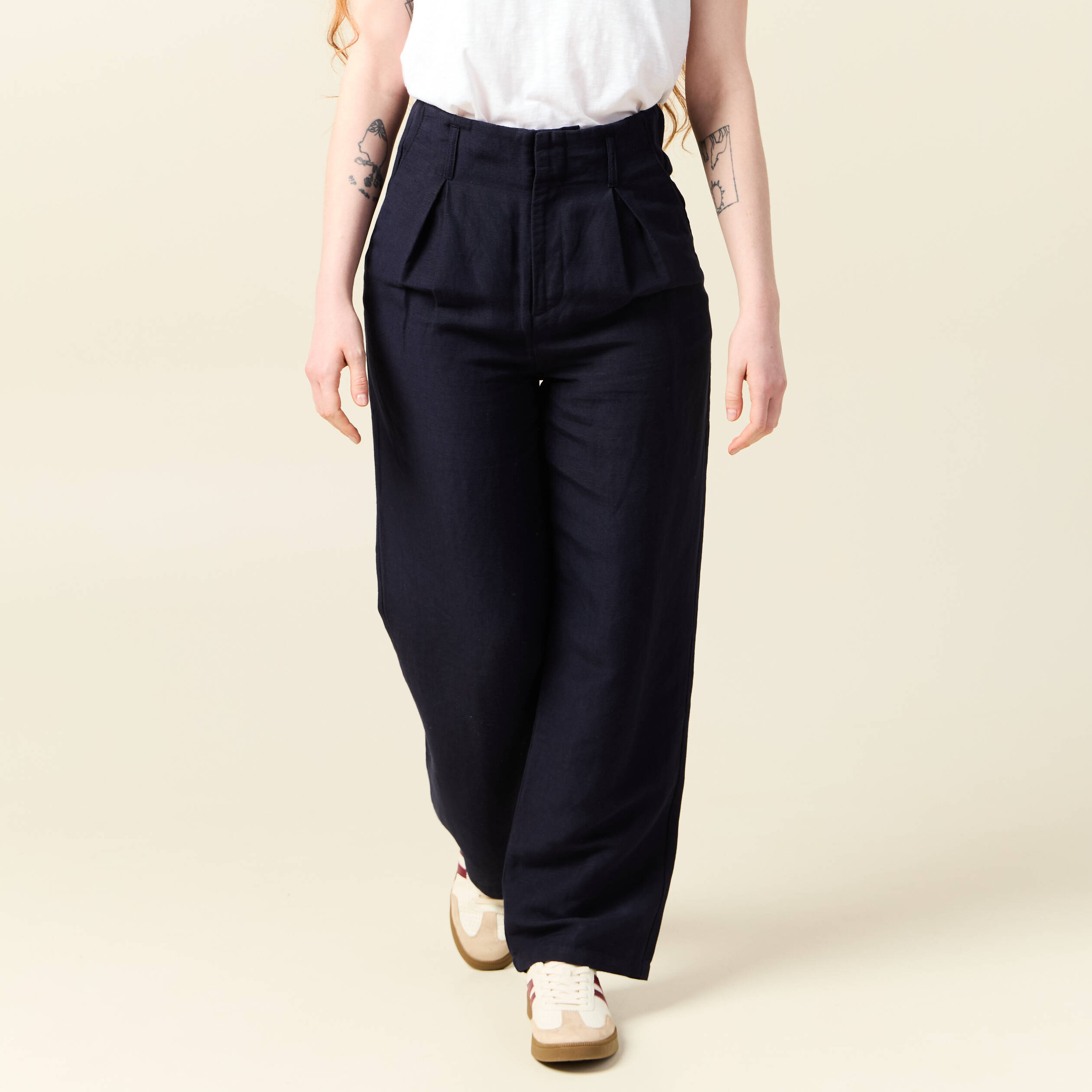 pantalon large a pinces bleu fonce femme Pantalon large à pinces bleu foncé femme