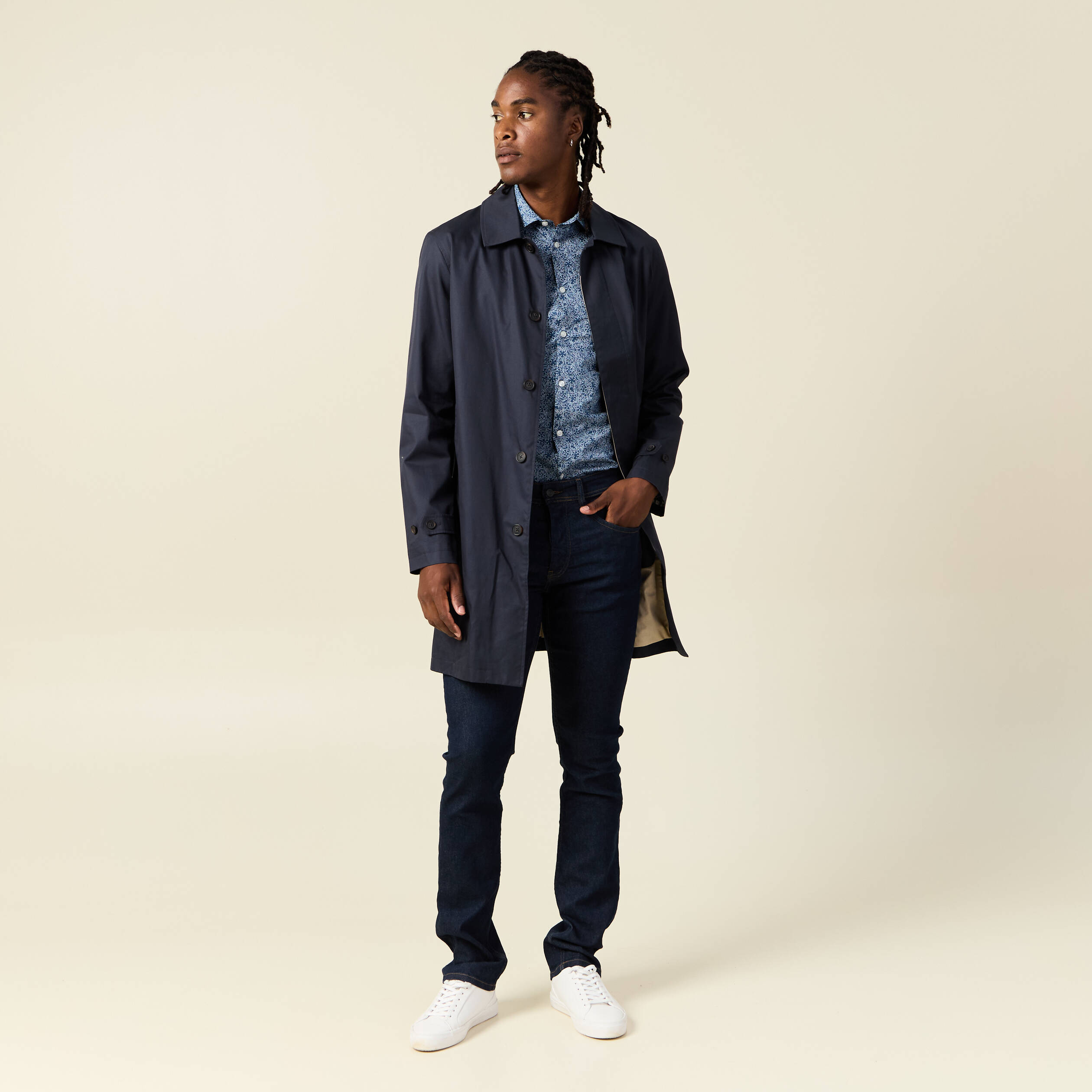 Chemise cintr&eacute;e en coton manches longues bleu marine homme