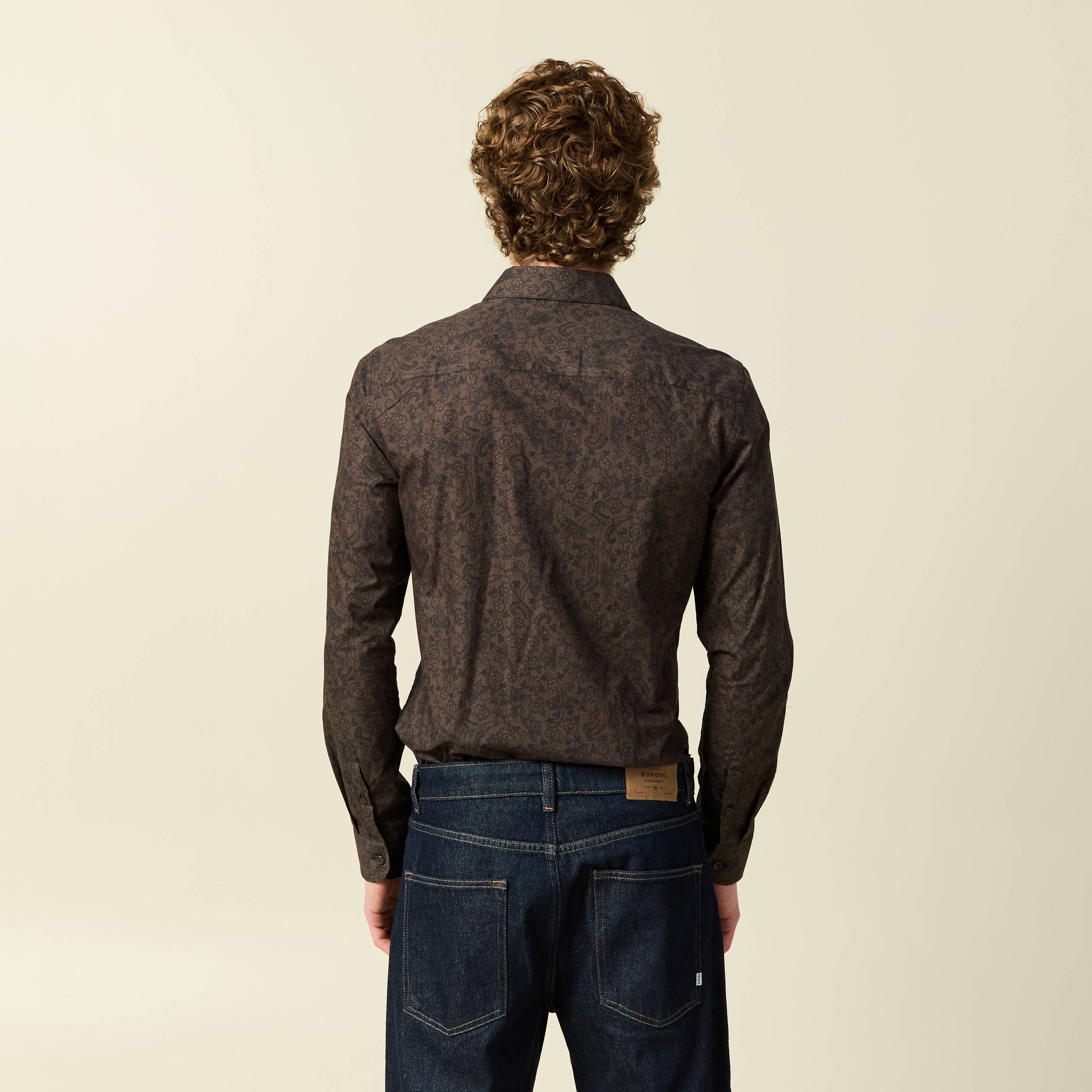 Chemise cintr&eacute;e manches longues en coton noir homme