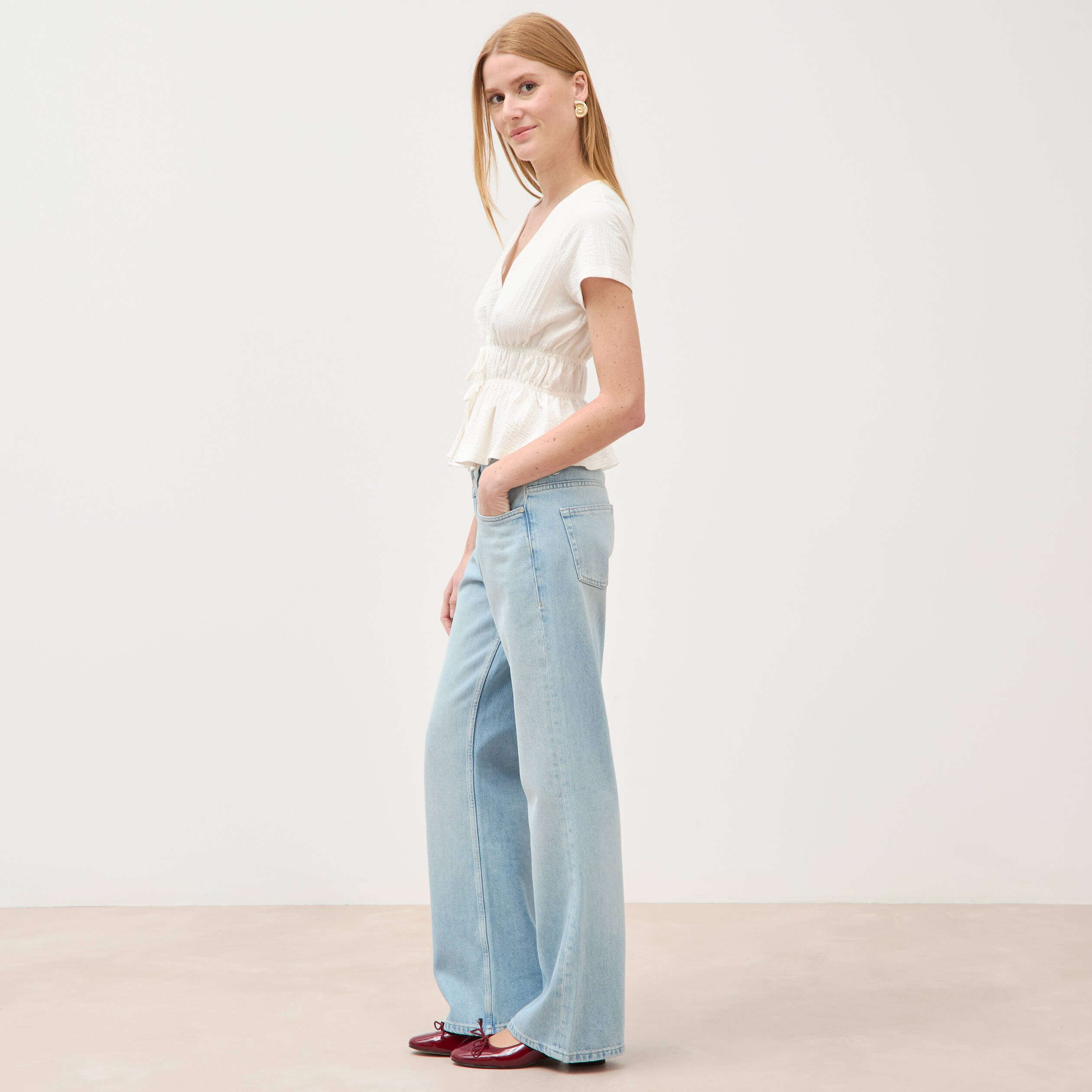 Blouse cintr&eacute;e col v manches courtes ecru femme