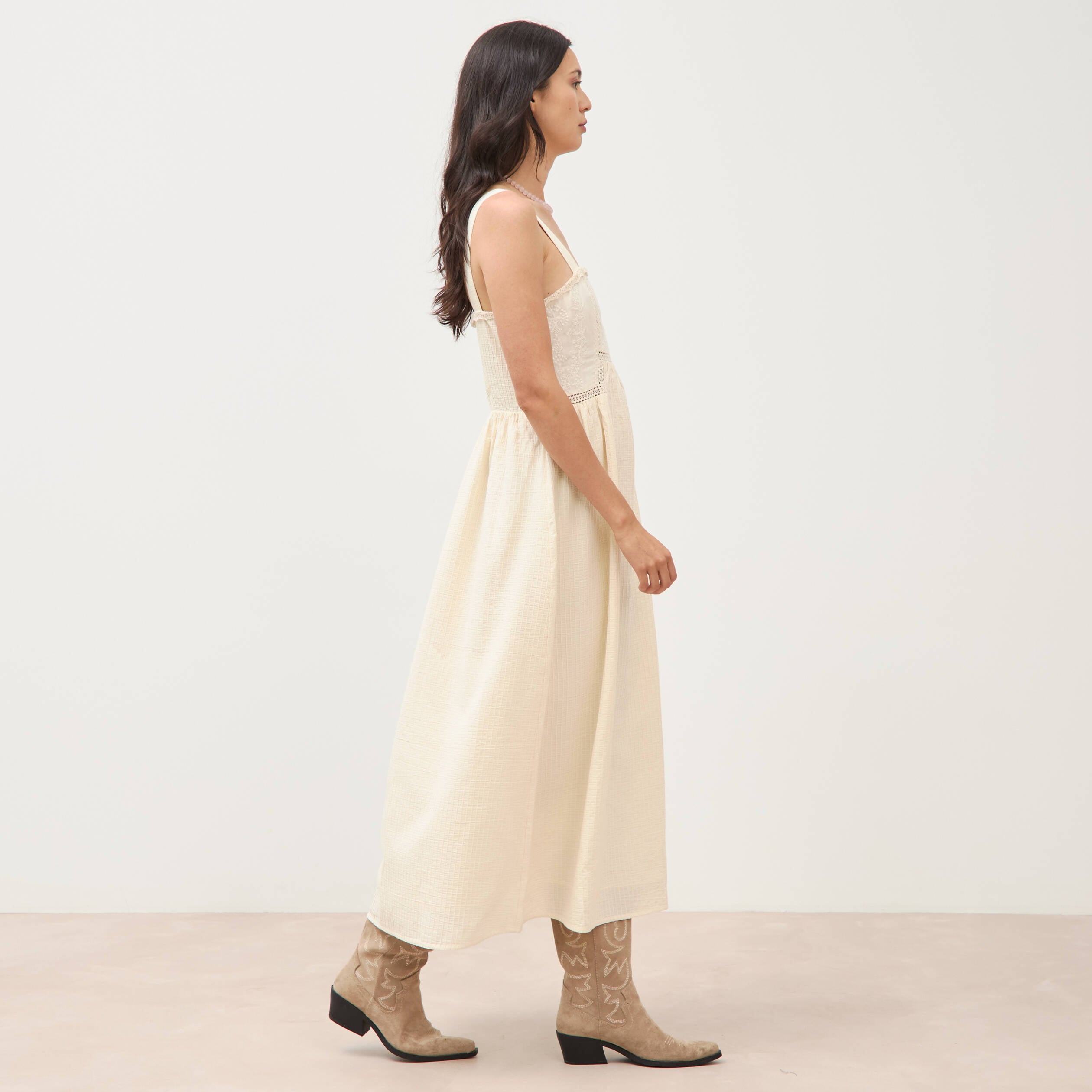 Robe en coton &agrave; bretelles col carr&eacute; ivoire femme