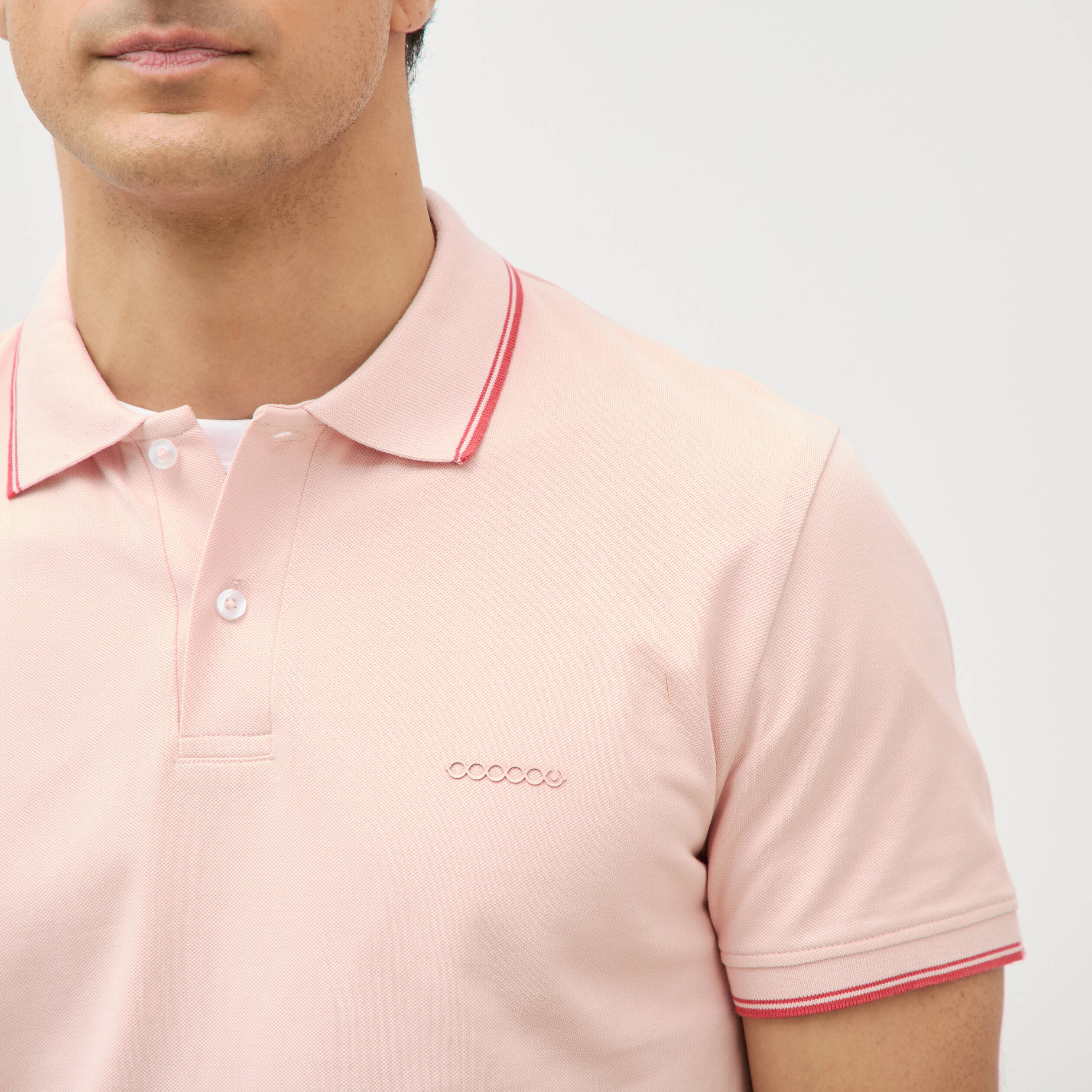 Polo cintr&eacute; en coton manches courtes rose poudr&eacute;e homme