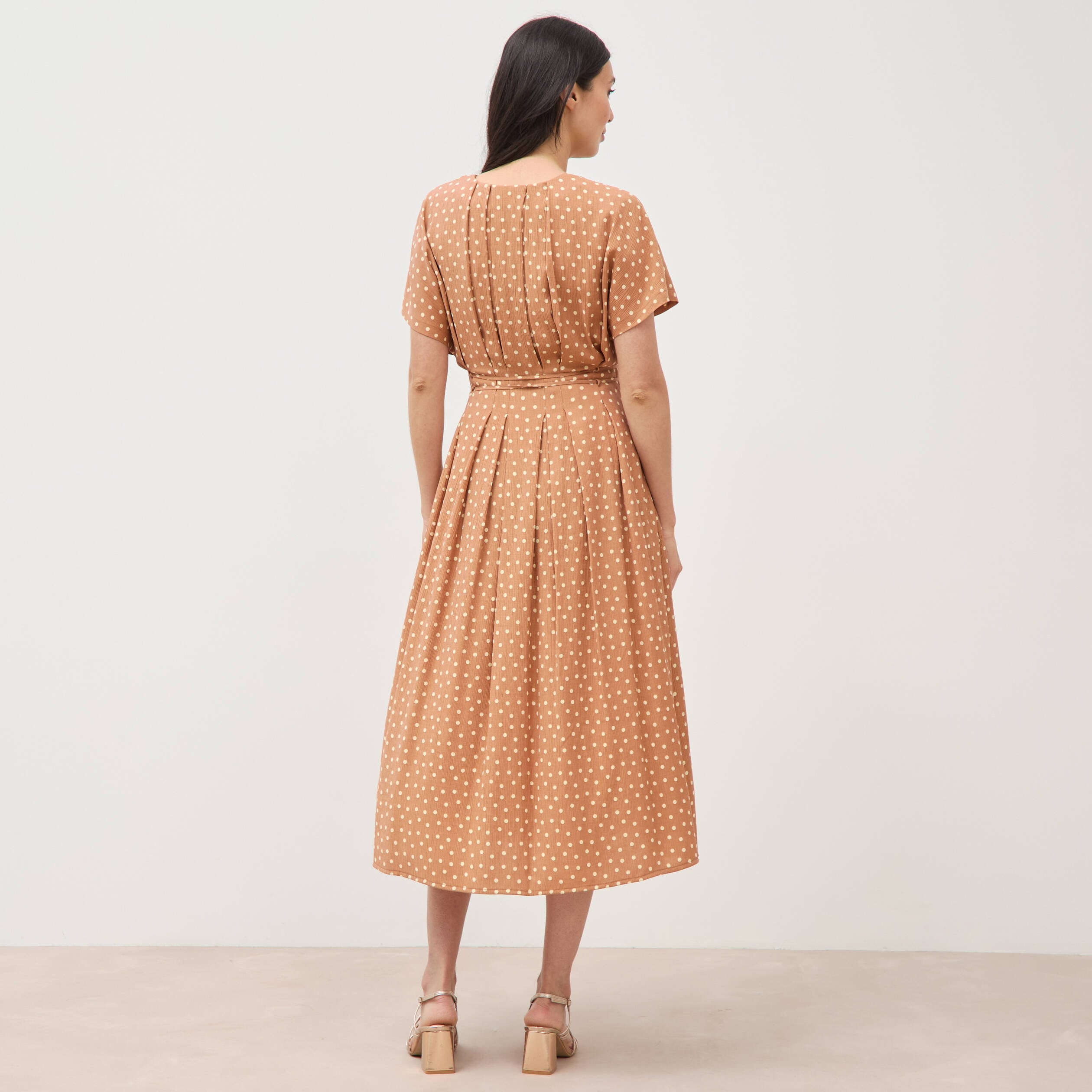 Robe fluide col v manches courtes marron clair femme