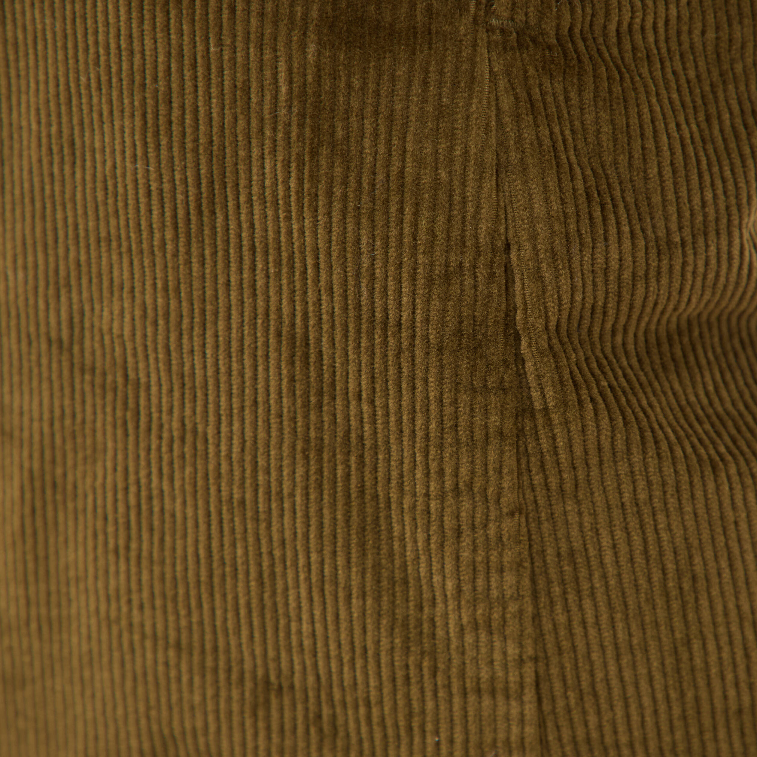 Jupe droite courte en velours vert olive femme