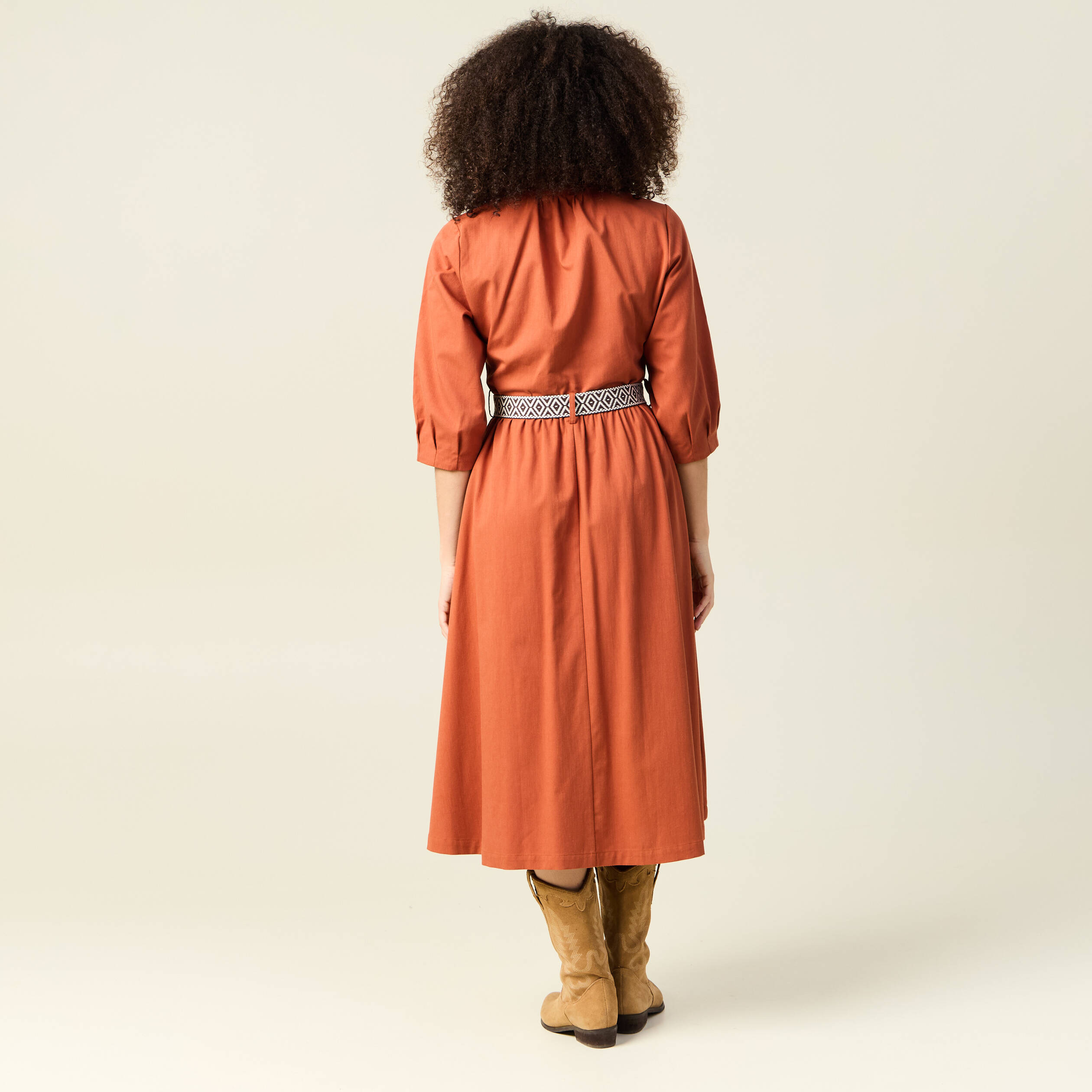 robe midi evasee ceinturee marron cognac femme Robe midi évasée ceinturée marron cognac femme
