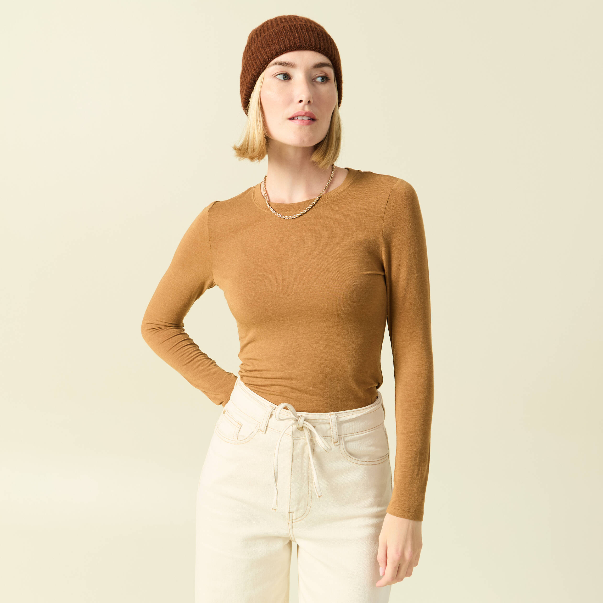 T-shirt cintr&eacute; manches longues col rond marron clair femme