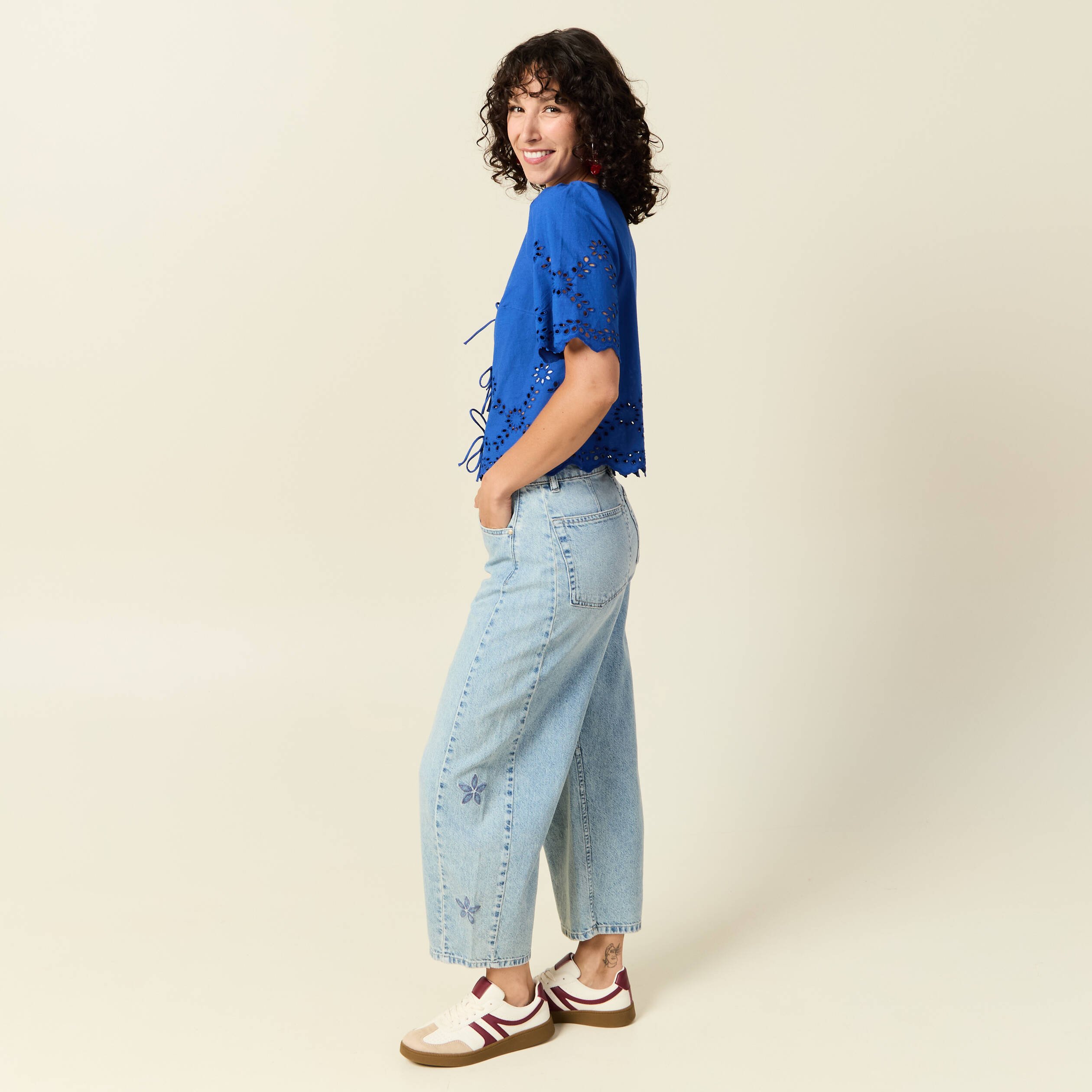 blouse manches courtes brodee bleu electrique femme Blouse manches courtes brodée bleu electrique femme