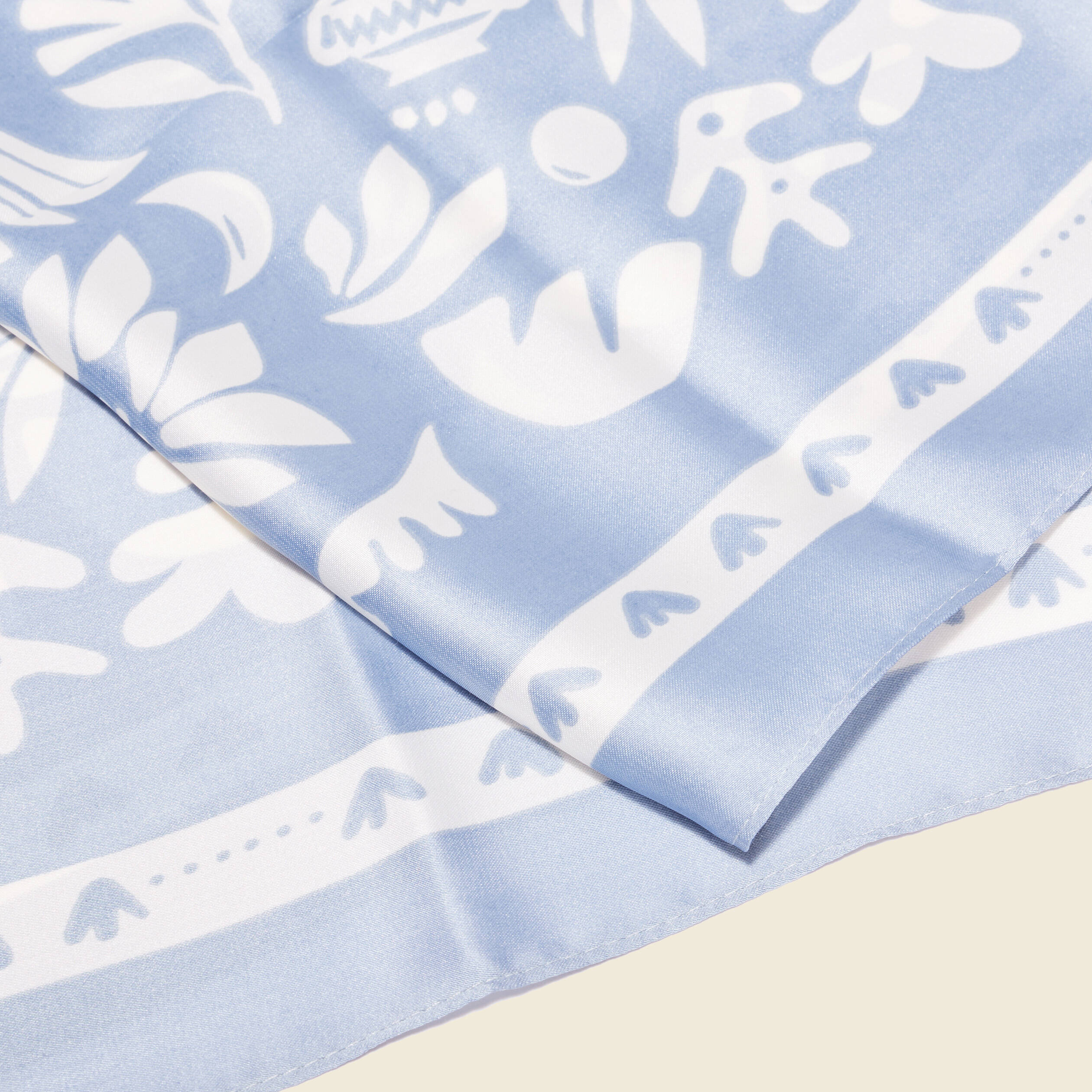 foulard satin bleu clair femme Foulard satin bleu clair femme