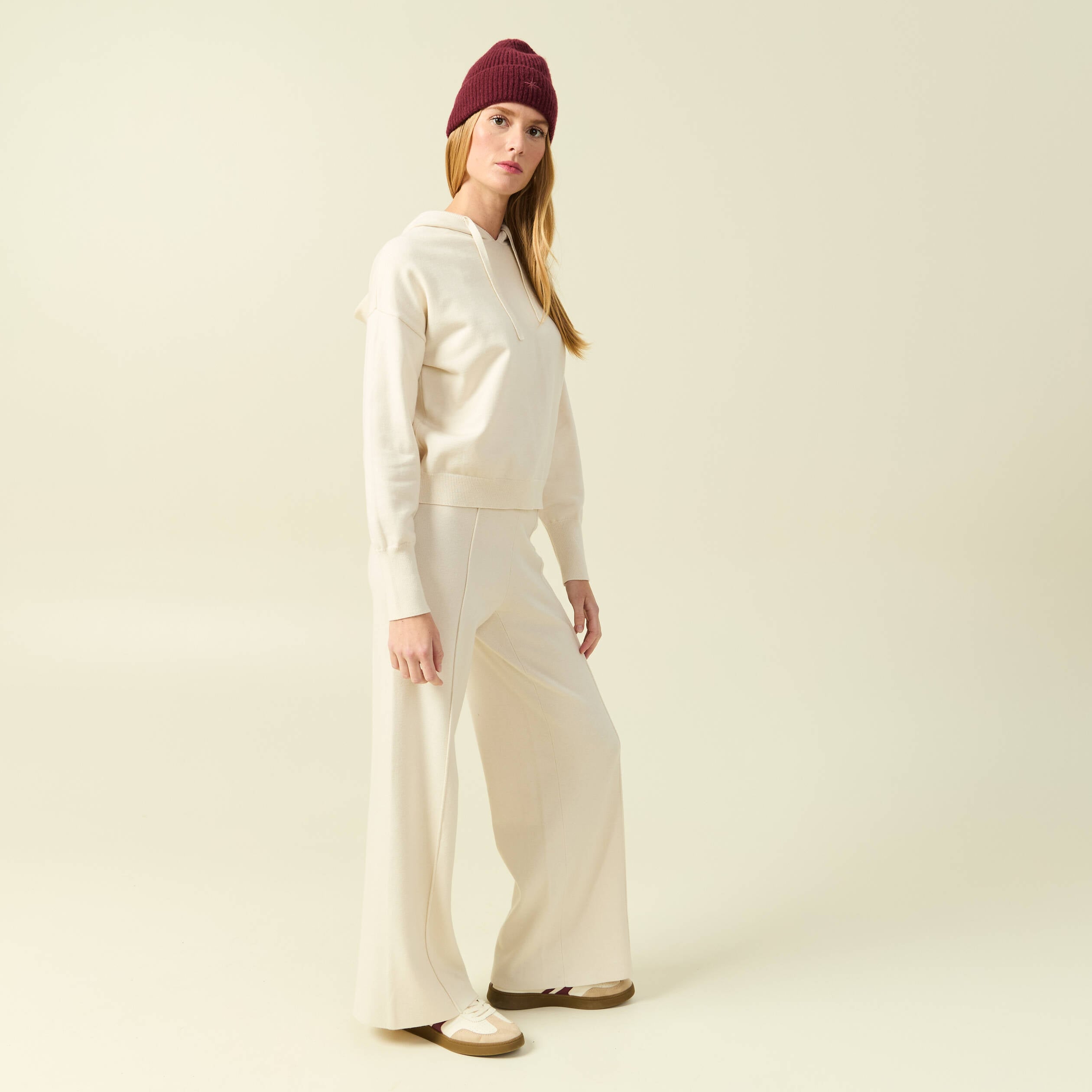 Sweat &agrave; capuche manches longues creme femme