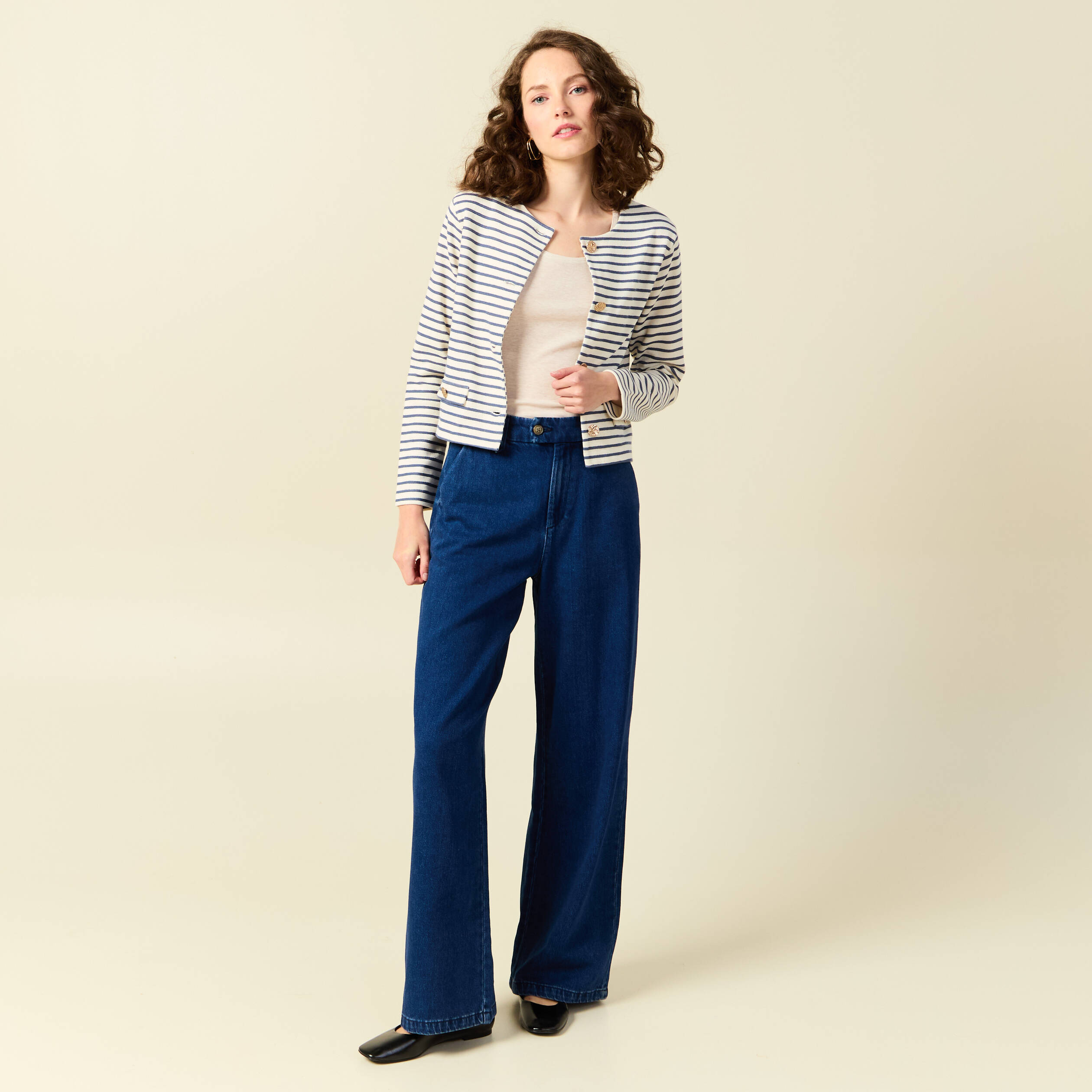 D&eacute;bardeur cintr&eacute; d&eacute;collet&eacute; sans manches beige femme