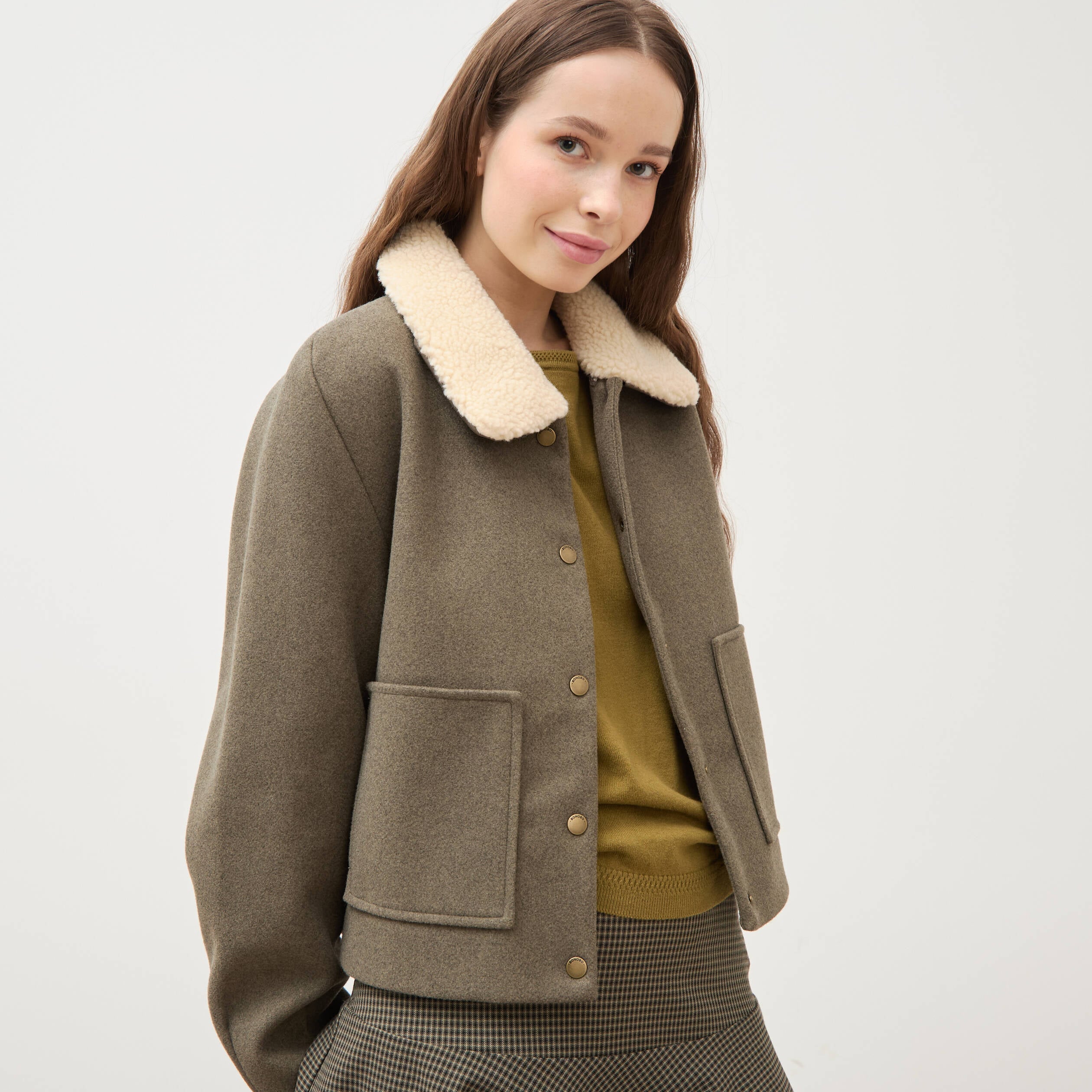 Blouson court oversize col sherpa vert kaki femme