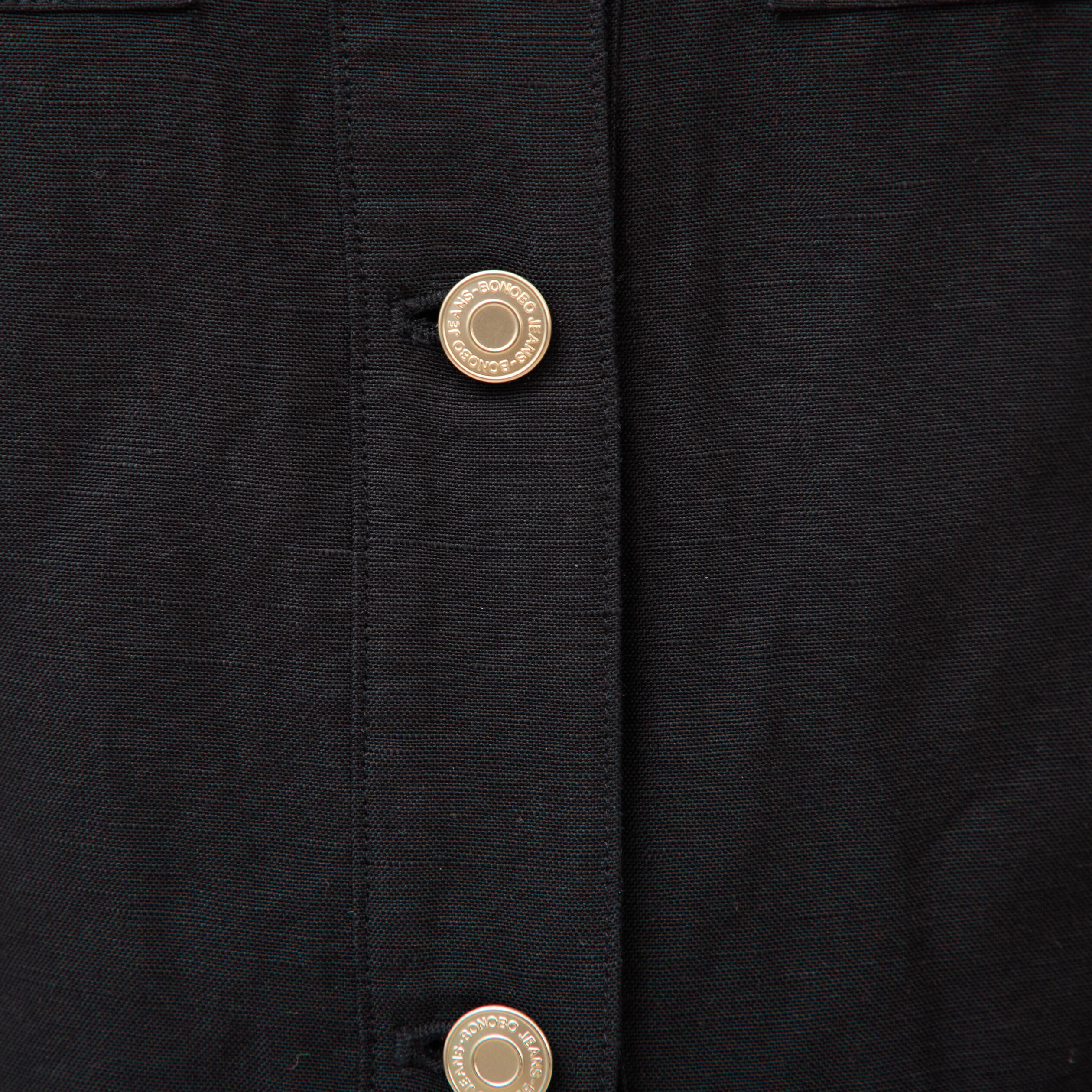 Veste courte boutonn&eacute;e noir femme
