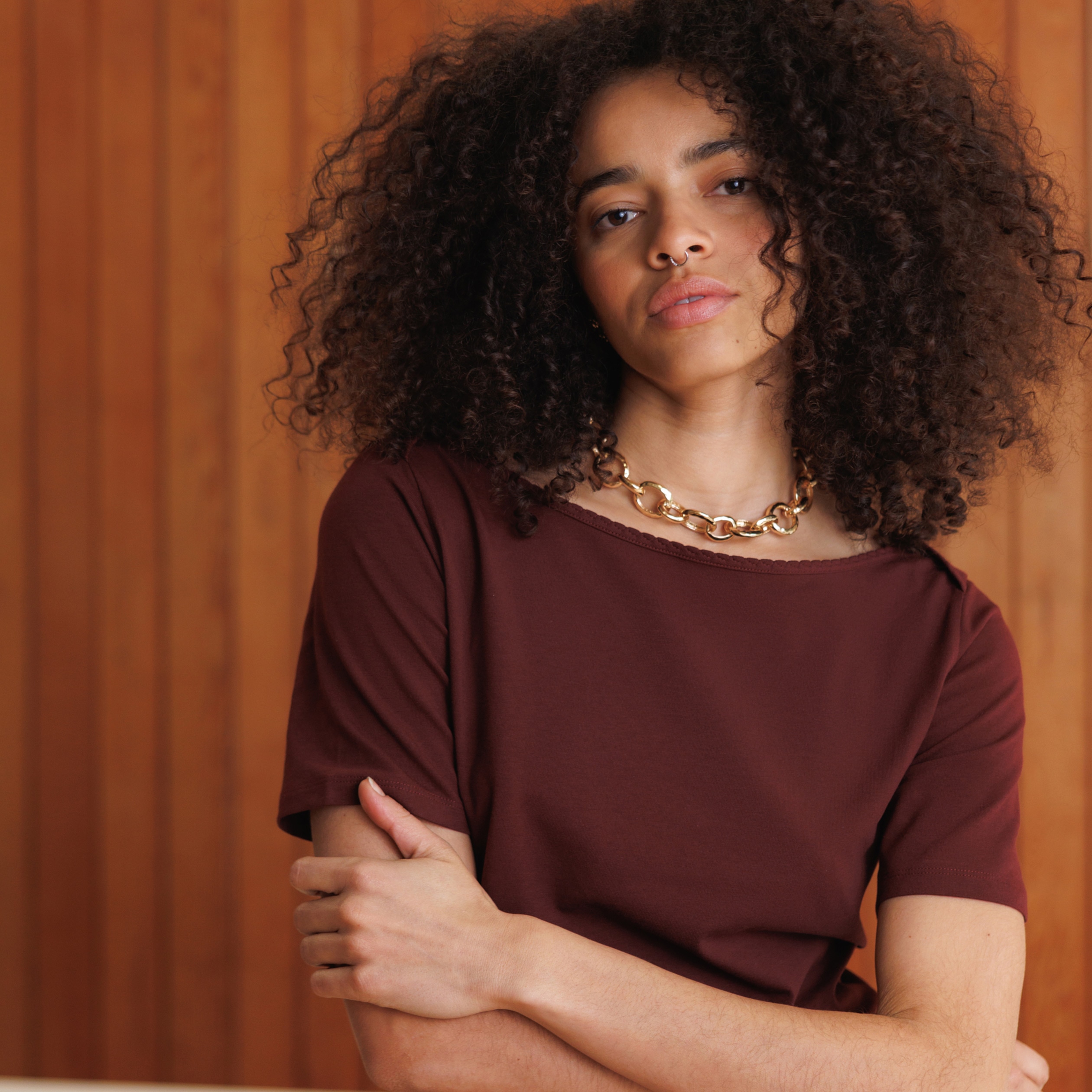 T-shirt ajust&eacute; manches courtes bordeaux femme