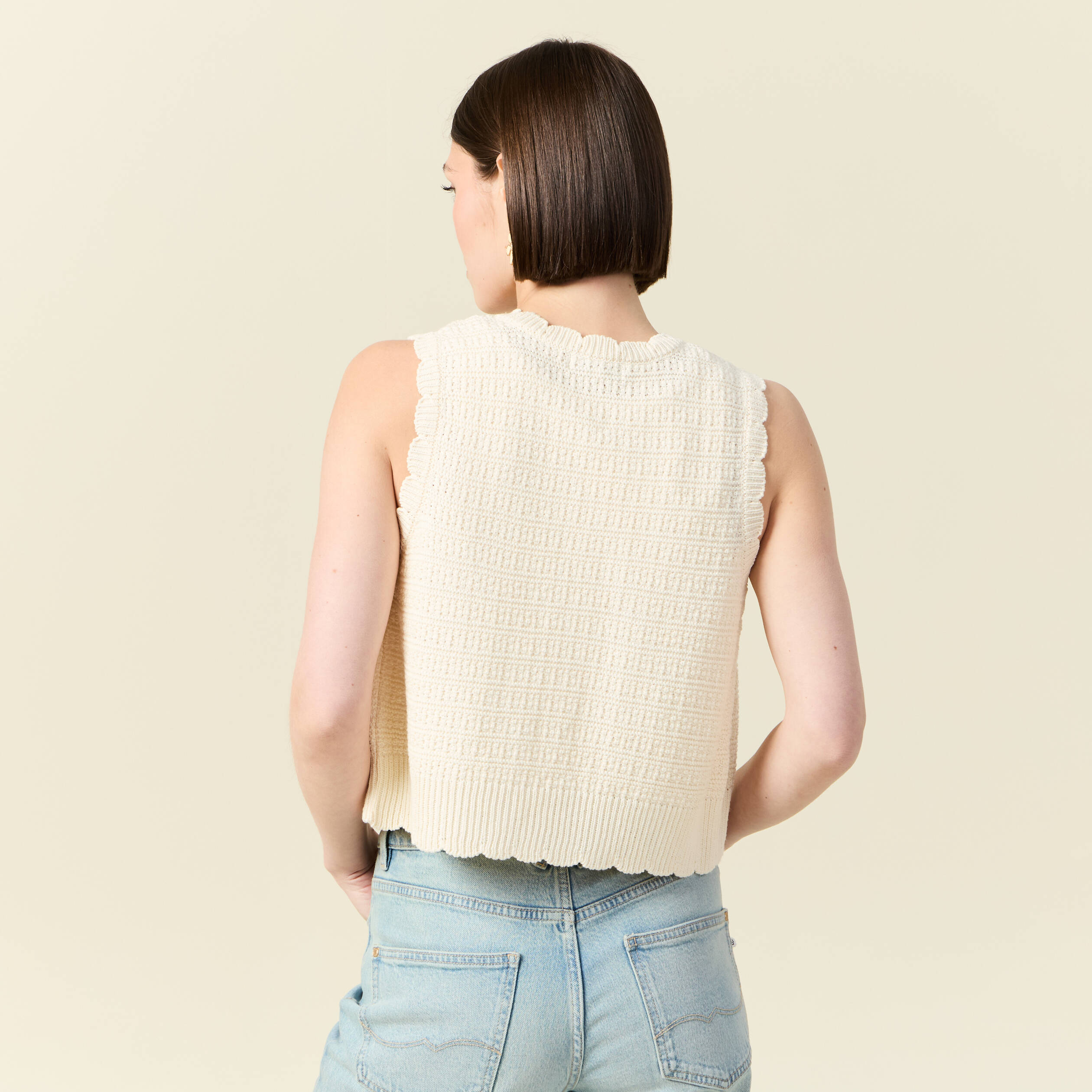 gilet droit court sans manches creme femme Gilet droit court sans manches creme femme
