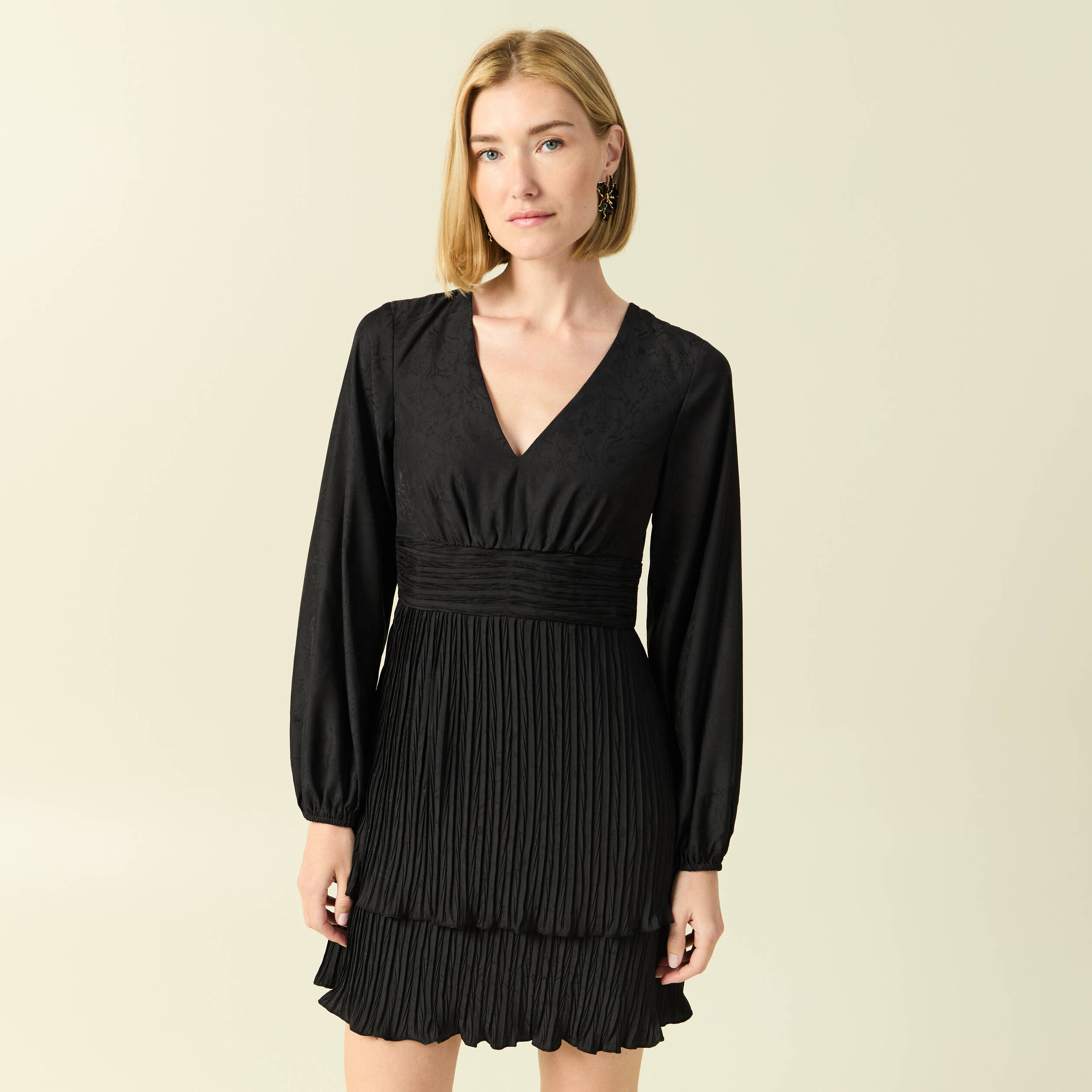Robe patineuse courte manches longues noir femme