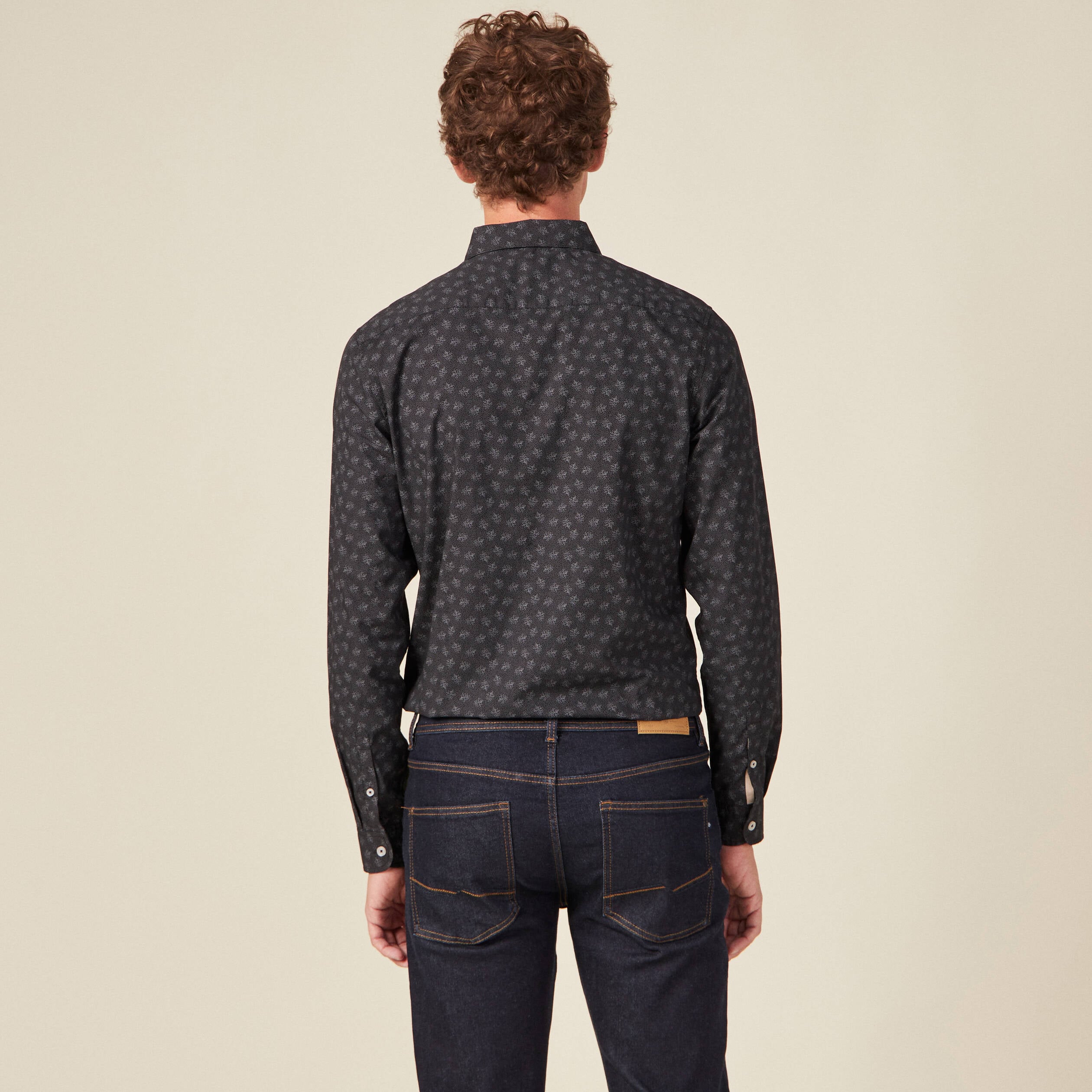 Chemise cintr&eacute;e en coton manches longues noir homme