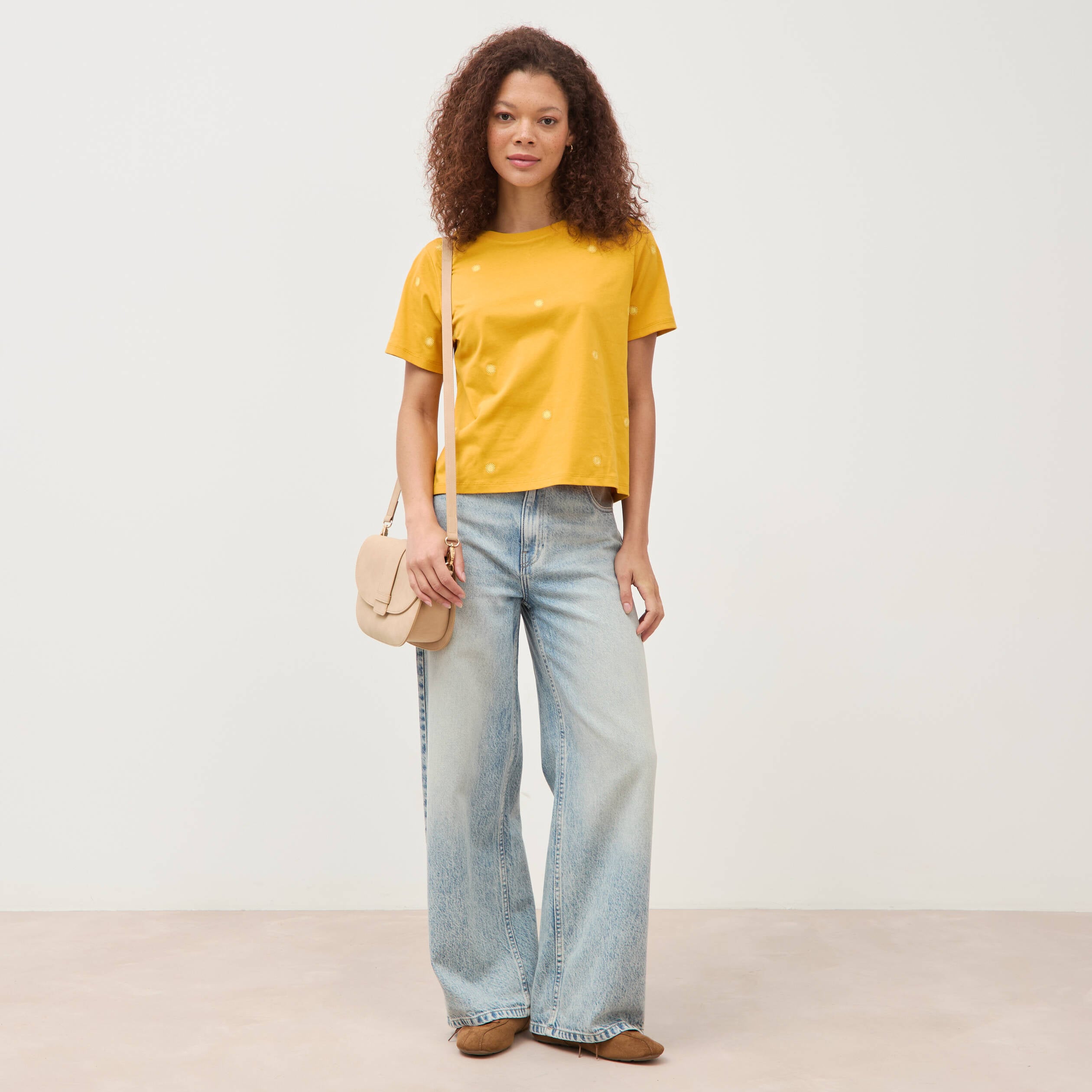 T-shirt droit col rond brod&eacute; en coton jaune or femme