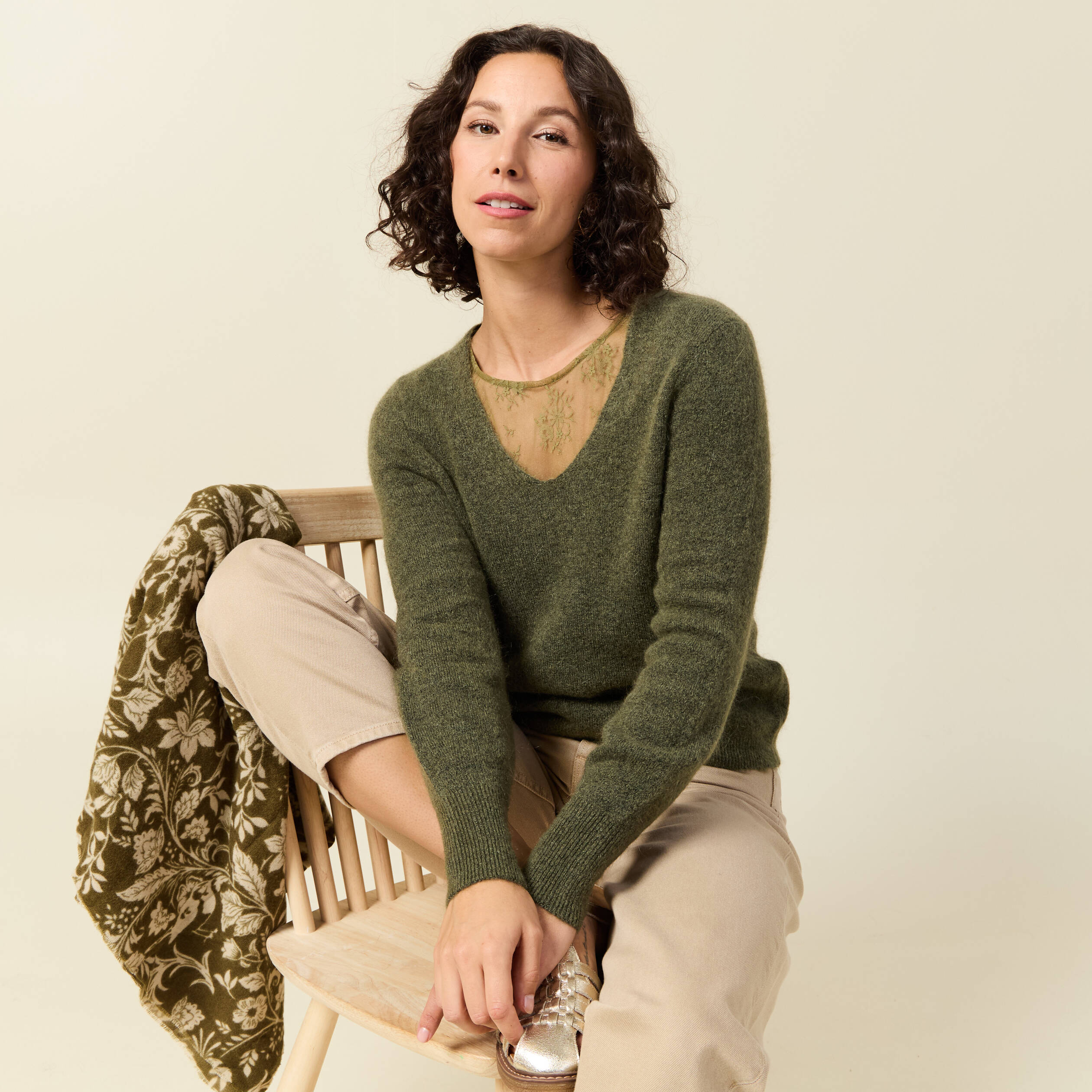 Pull col V manches longues vert kaki femme