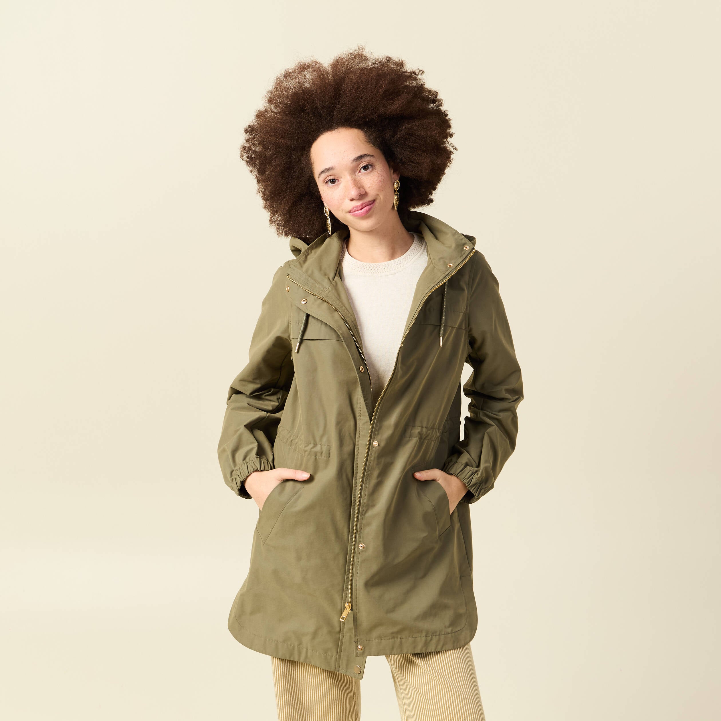 Parka longue droite d&eacute;perlante &agrave; capuche vert kaki femme