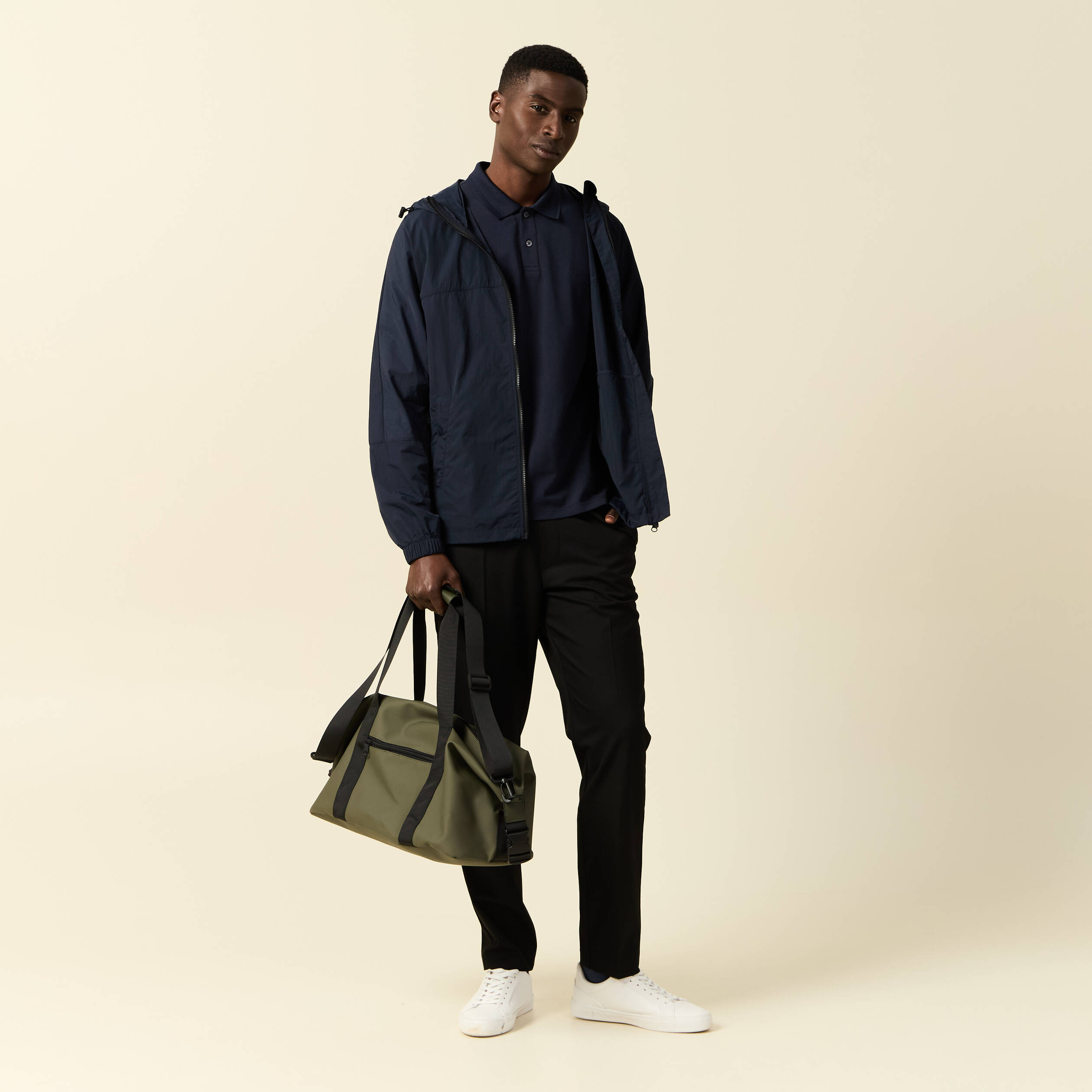 coupe vent zippe a capuche bleu marine homme Coupe-vent zippé à capuche bleu marine homme
