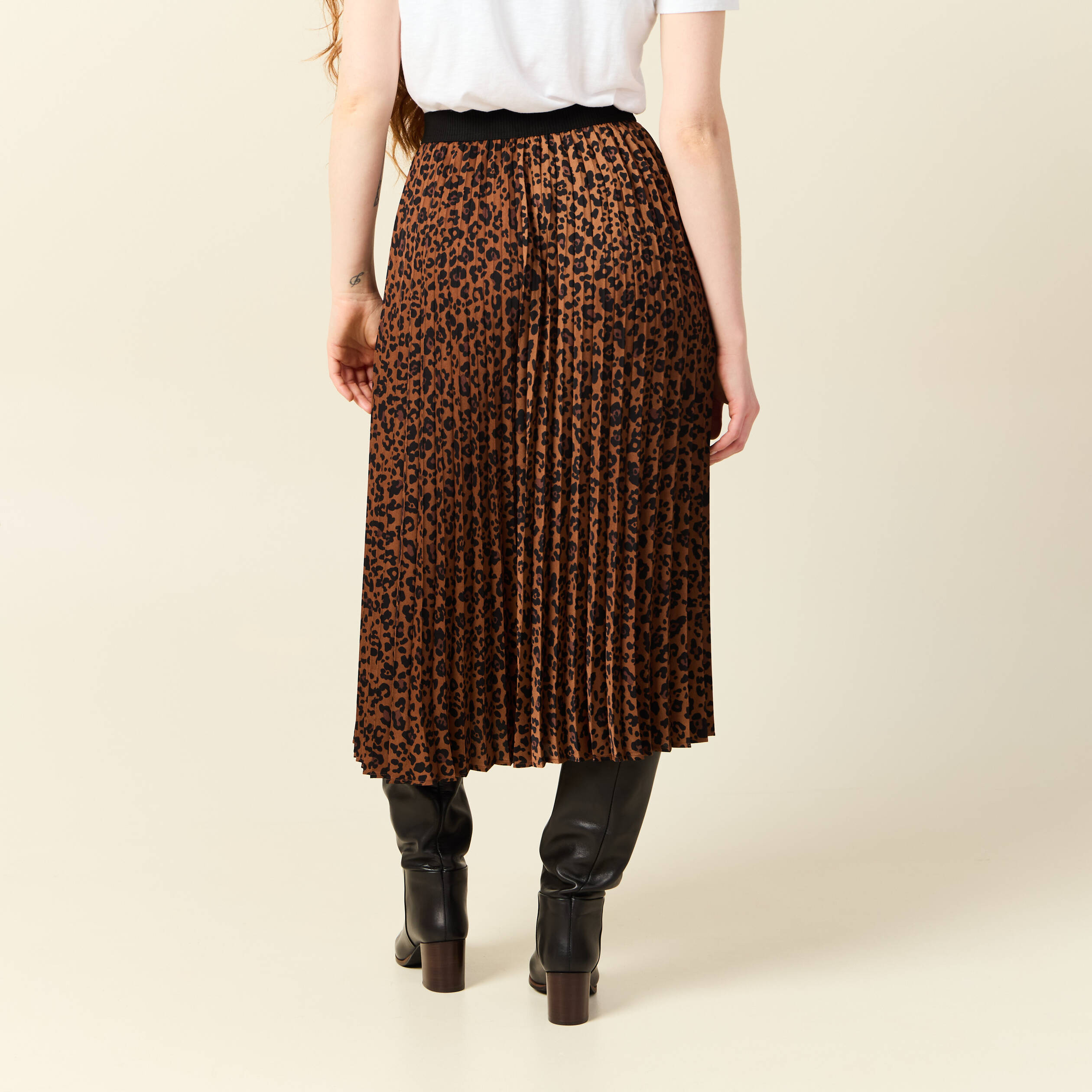 jupe longue droite plissee marron fonce femme Jupe longue droite plissée marron foncé femme