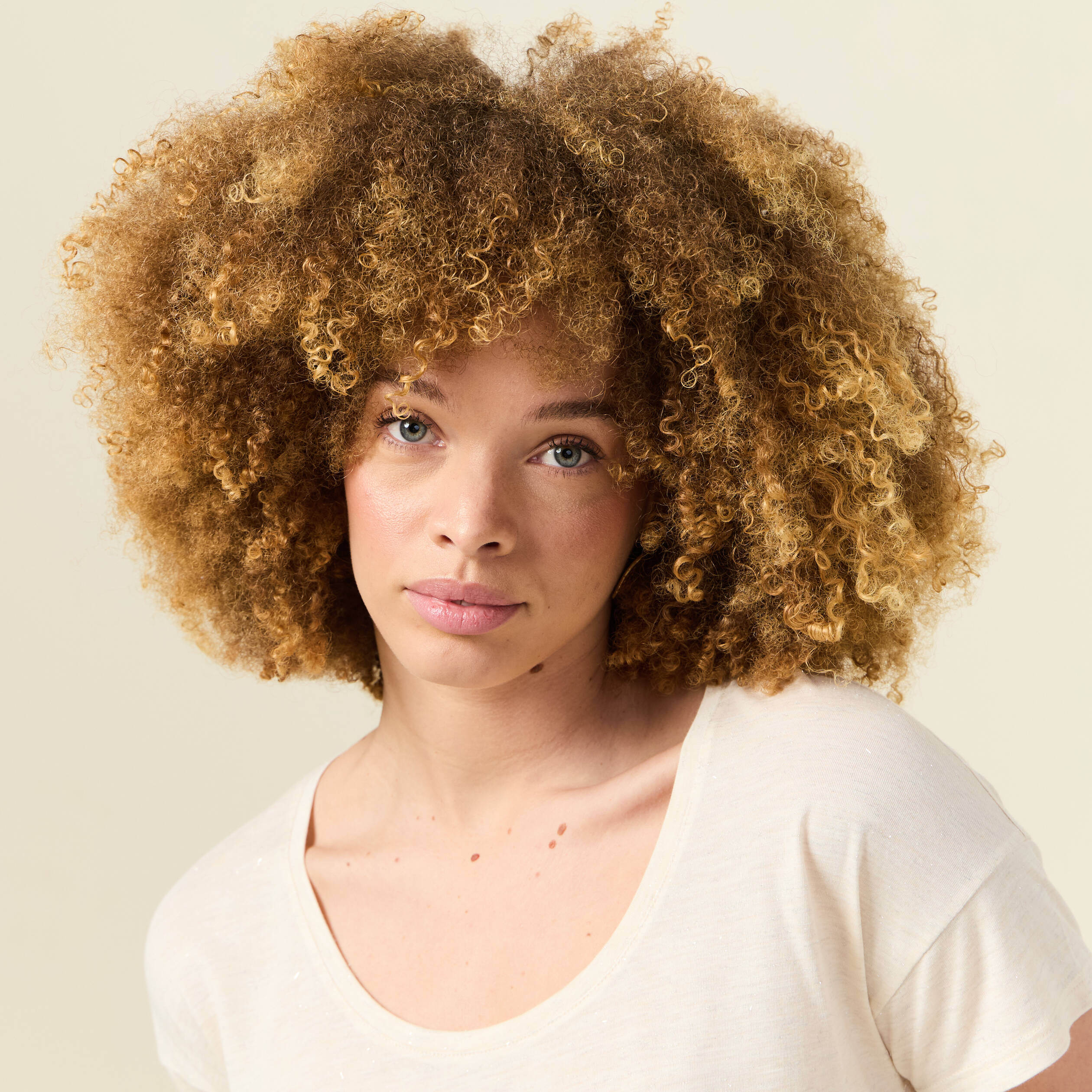 t shirt manches courtes brillant creme femme T-shirt manches courtes brillant creme femme