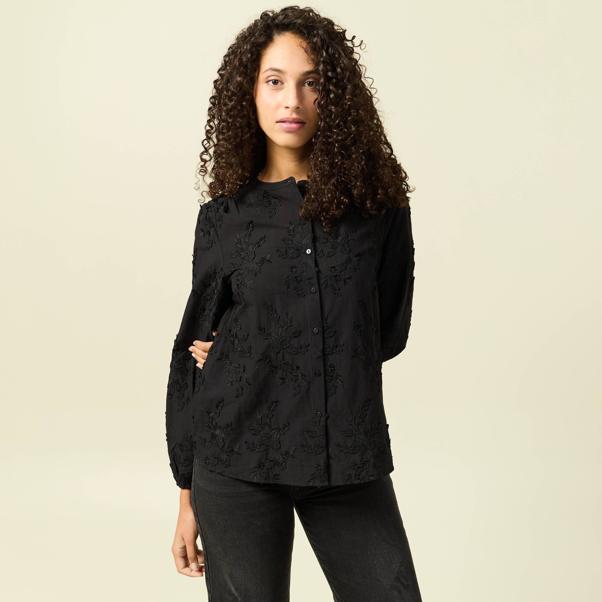 Chemise manches longues broderie coton noir femme