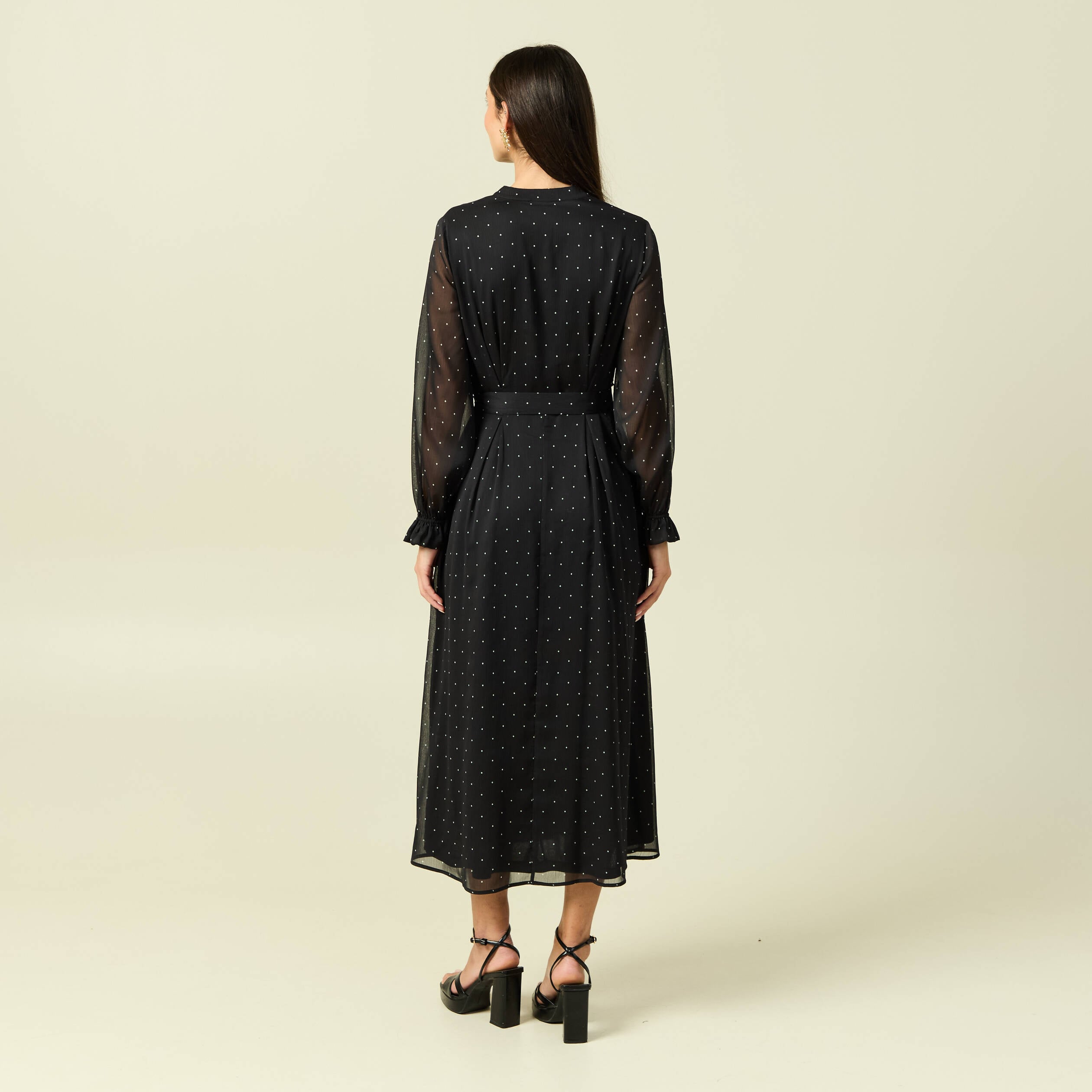 Robe longue &eacute;vas&eacute;e col v manches longues noir femme