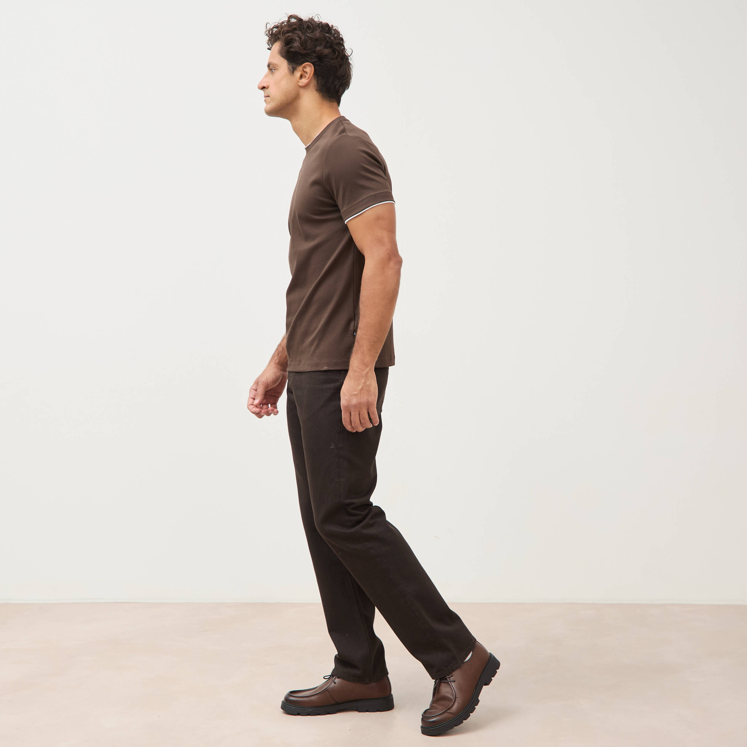 T-shirt droit col rond manches courtes marron homme