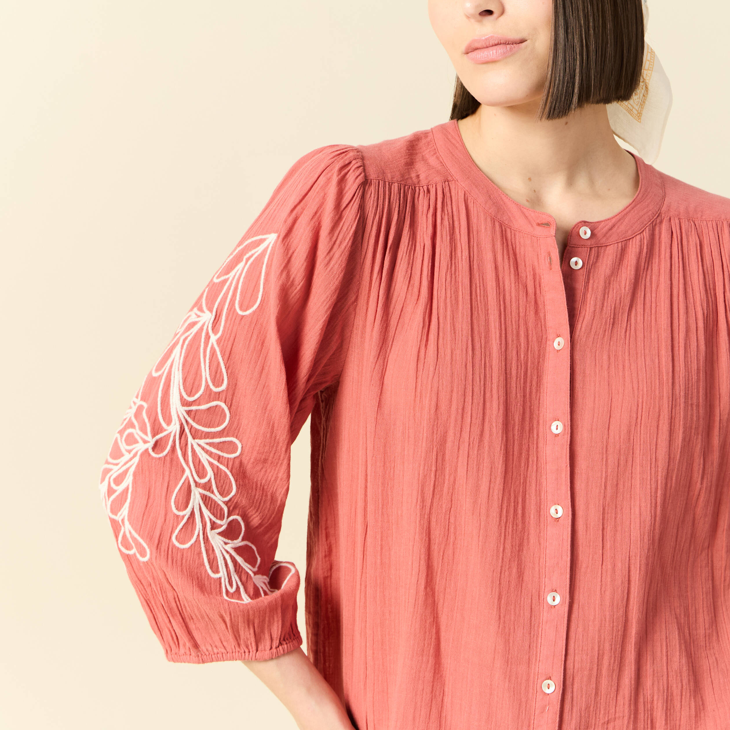 chemise manches 34 brodee rose framboise femme Chemise manches 3/4 brodée rose framboise femme
