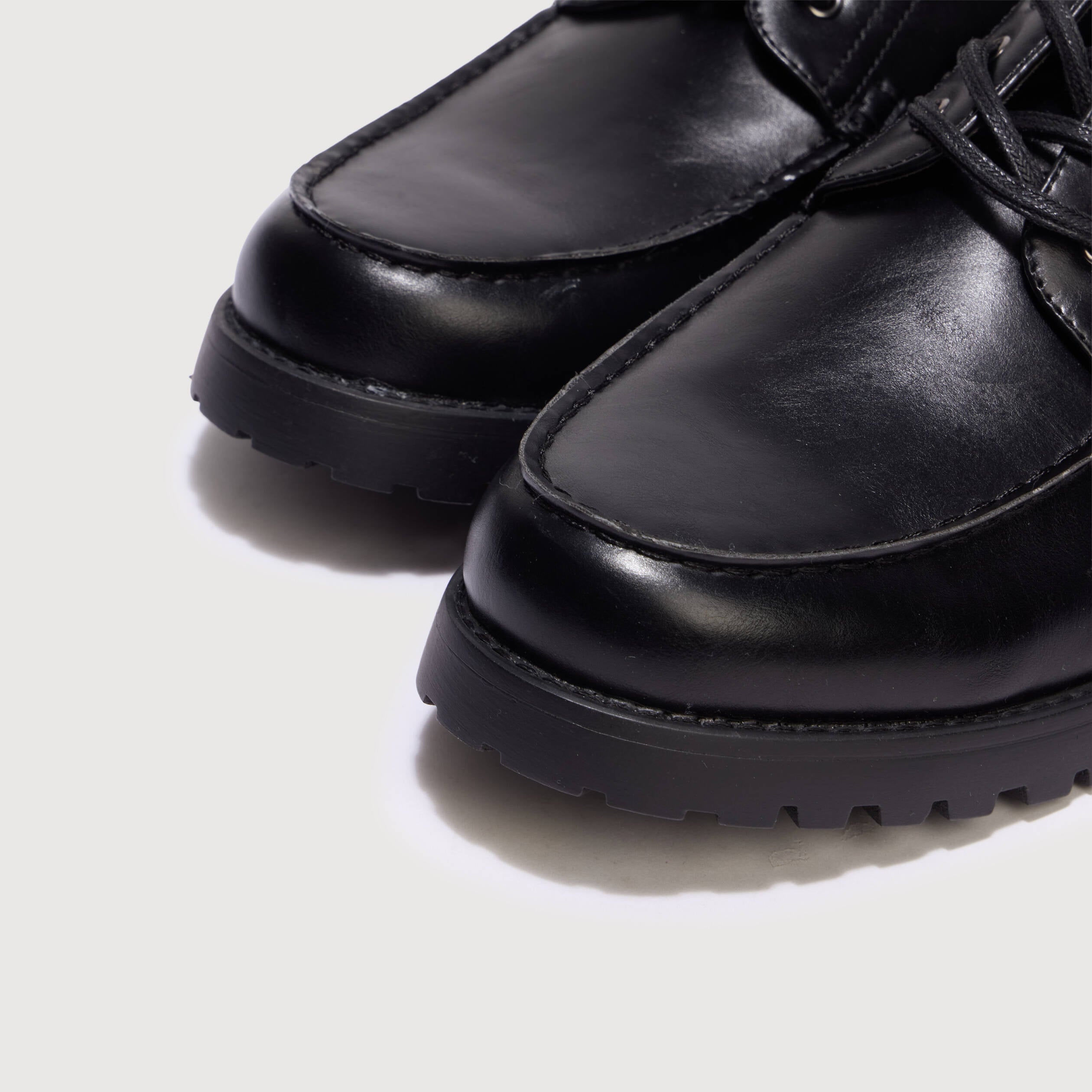 Mocassins &agrave; lacets noir homme