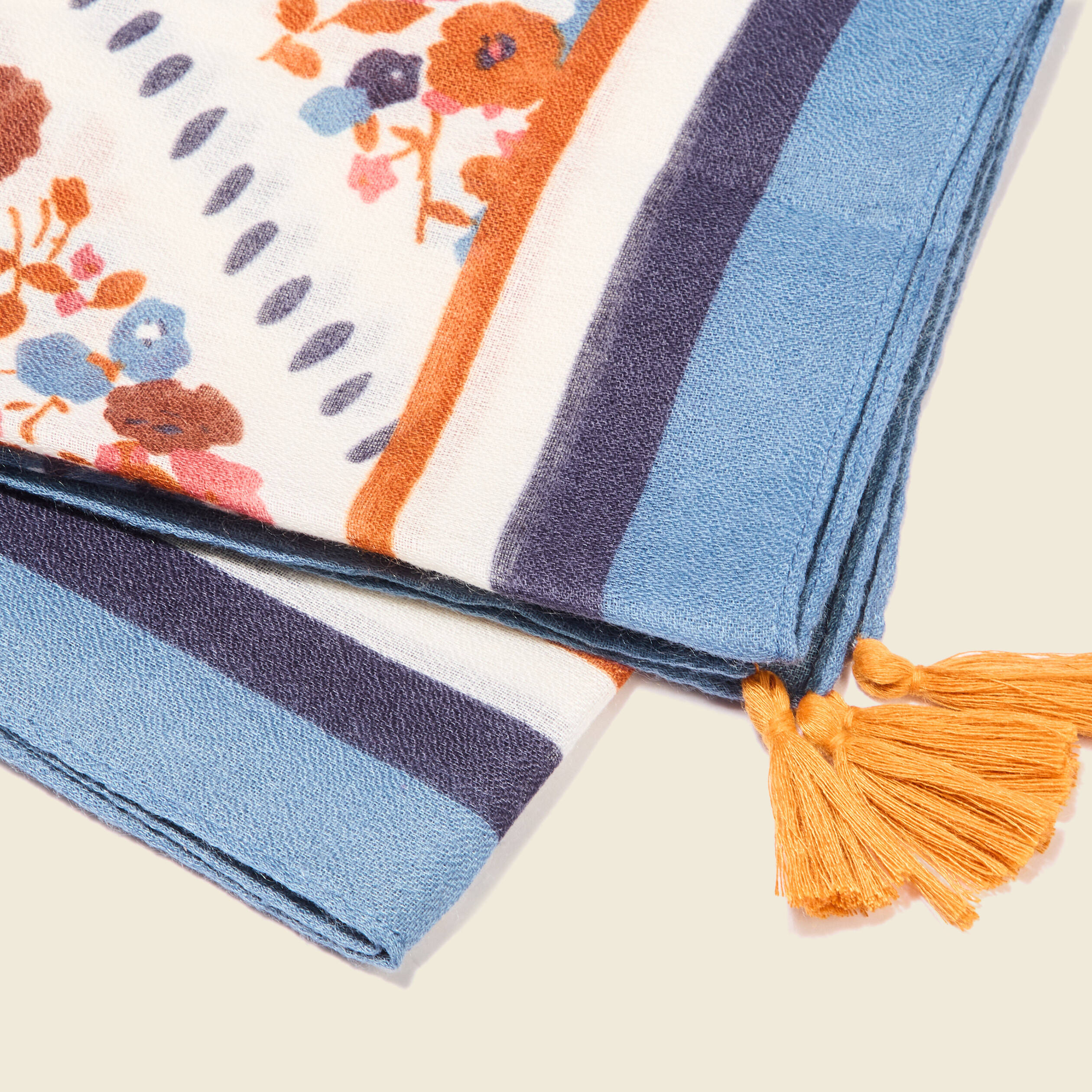 Foulard à pampilles ecru femme
