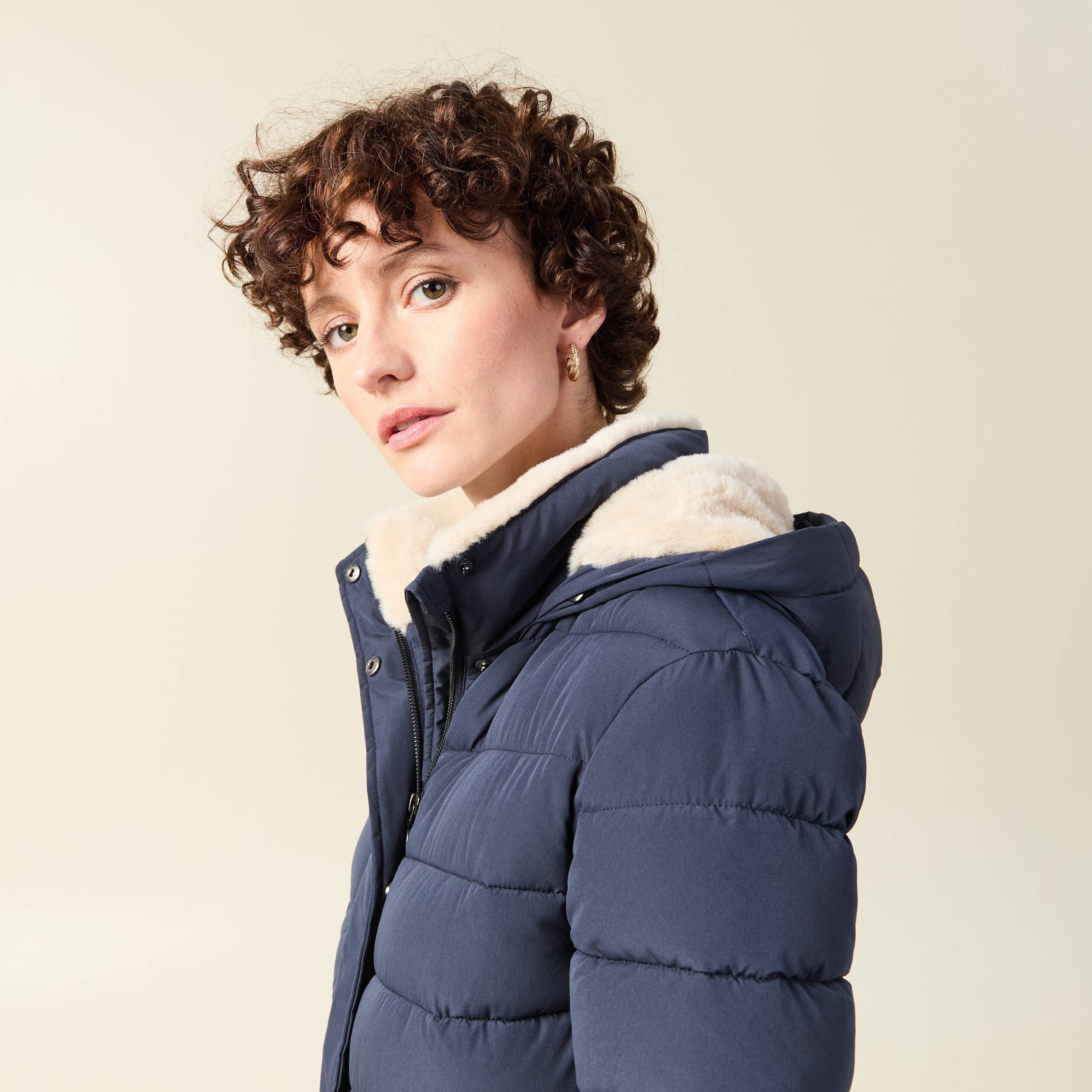 doudoune a capuche fourrure bleu fonce femme Doudoune à capuche fourrure bleu foncé femme