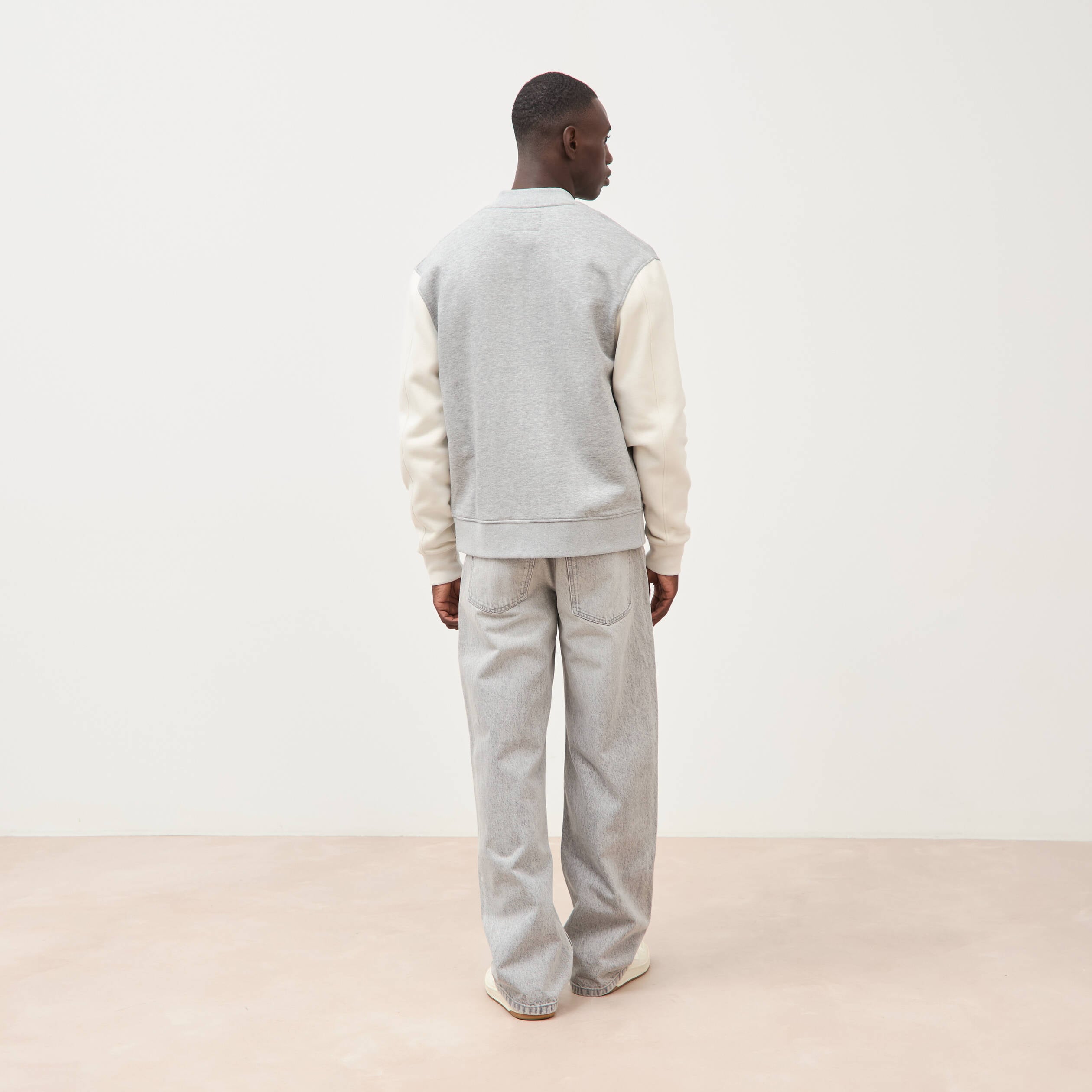 Sweat manches longues brod&eacute; gris clair homme