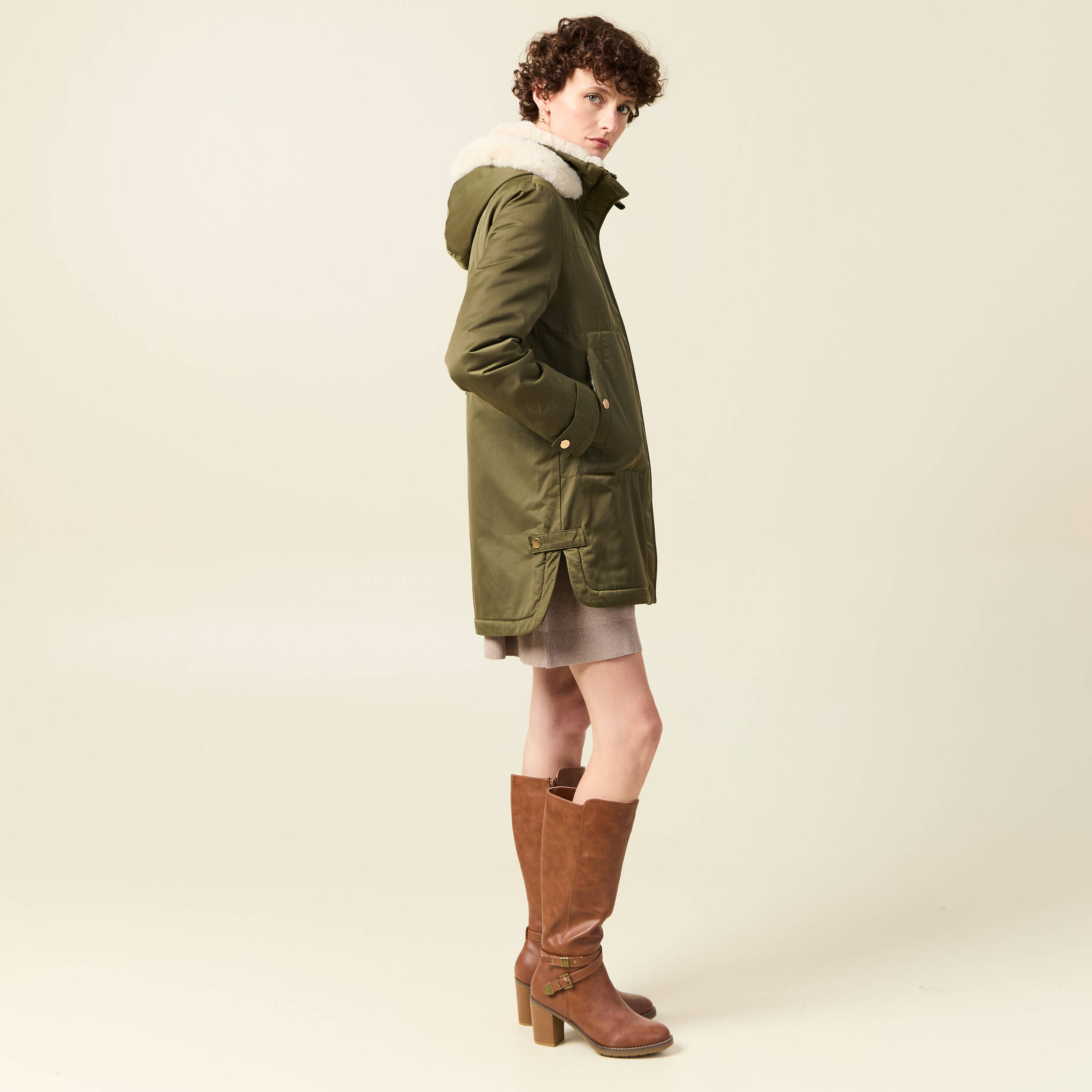 parka droite a capuche vert kaki femme Parka droite à capuche vert kaki femme