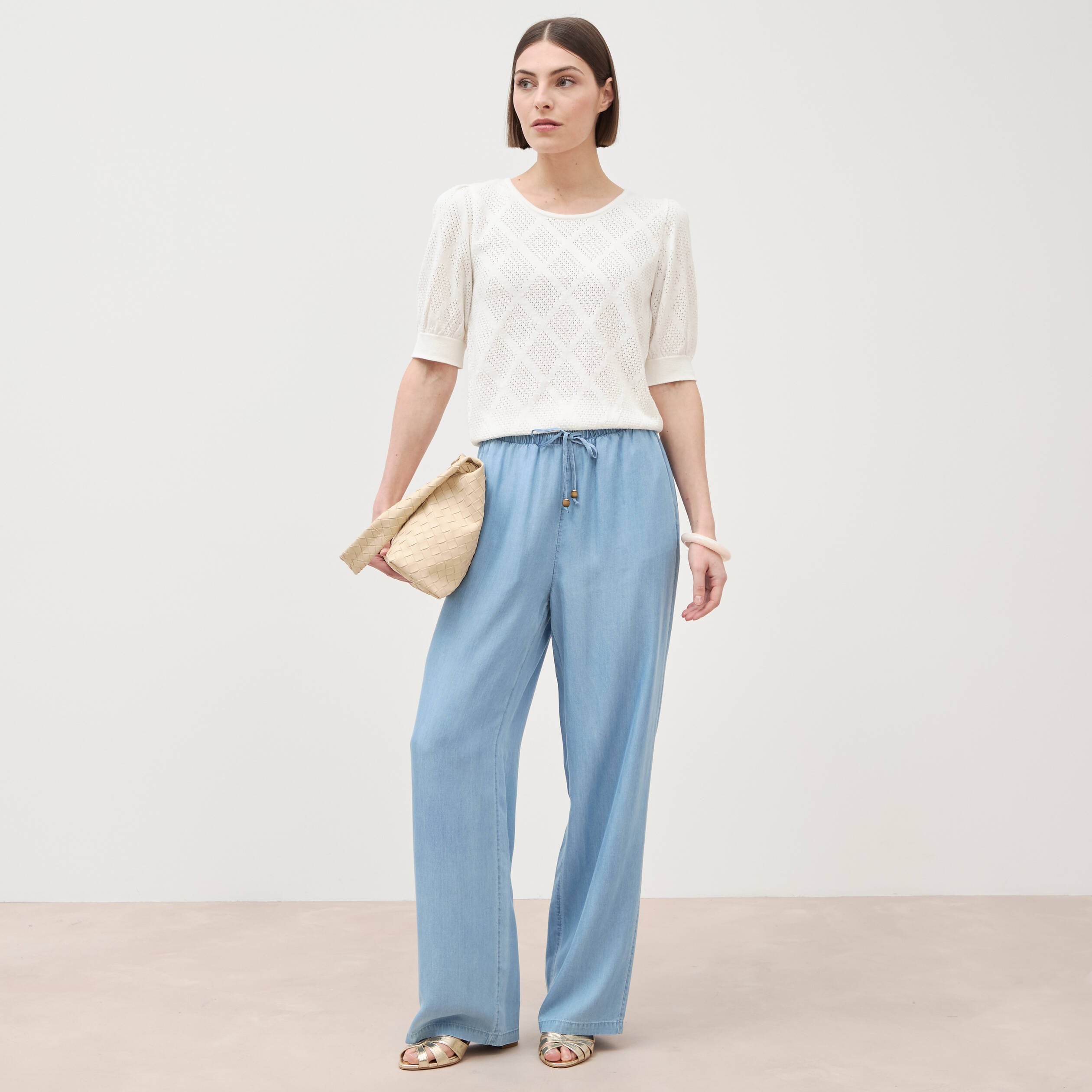 Jeans taille &eacute;lastique coupe droite denim bleach femme